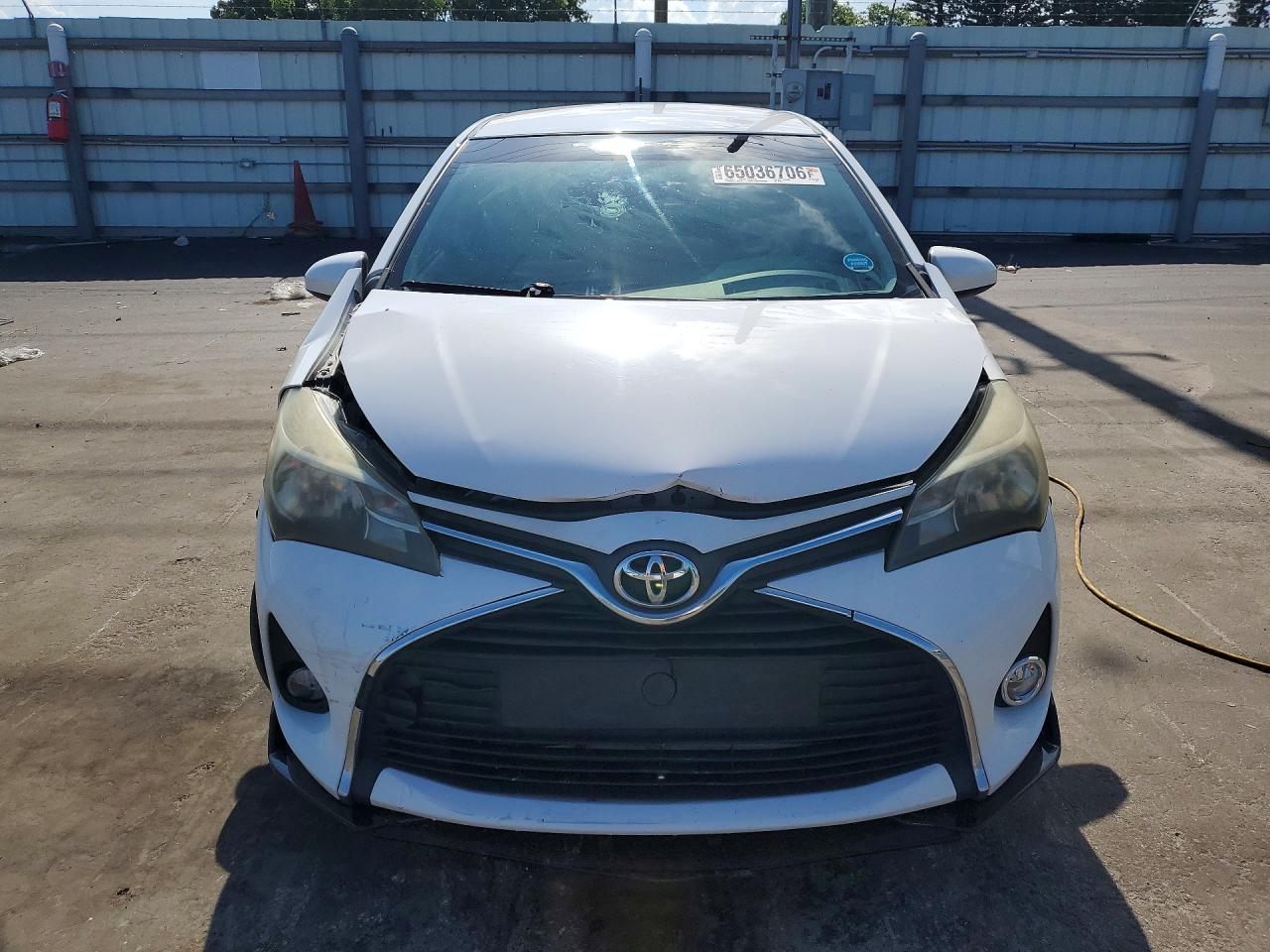 2015 Toyota Yaris 3-door Le Белый vin: VNKJTUD3XFA049577
