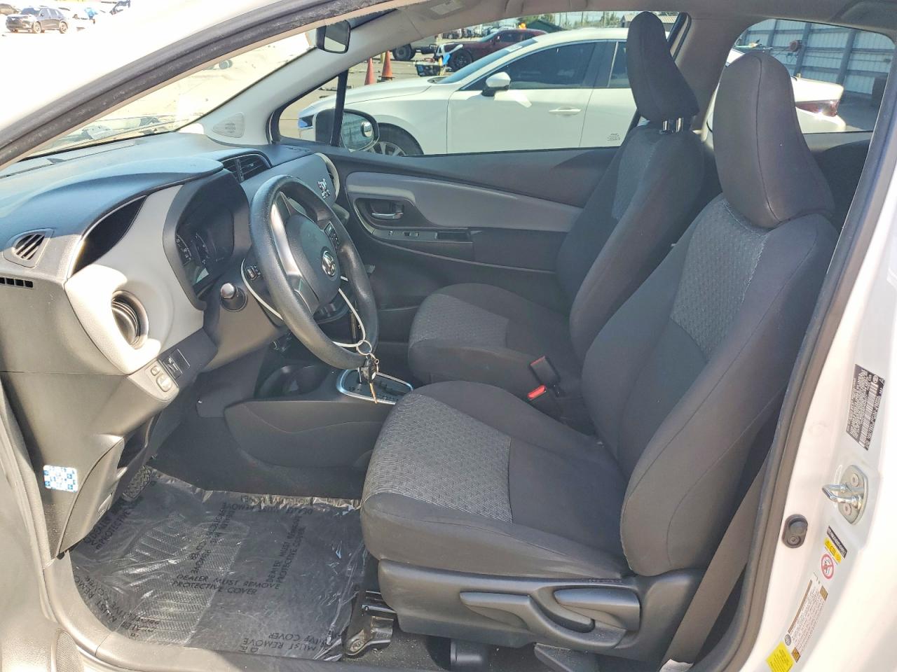 2015 Toyota Yaris 3-door Le Белый vin: VNKJTUD3XFA049577