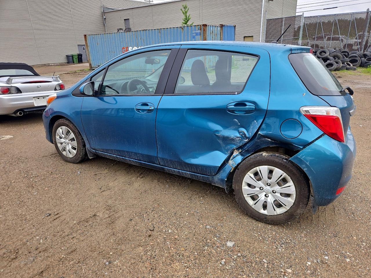 2014 Toyota Yaris 5-door L Turquoise vin: VNKKTUD30EA002447