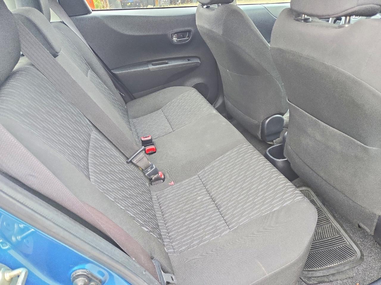 2014 Toyota Yaris 5-door L Turquoise vin: VNKKTUD30EA002447