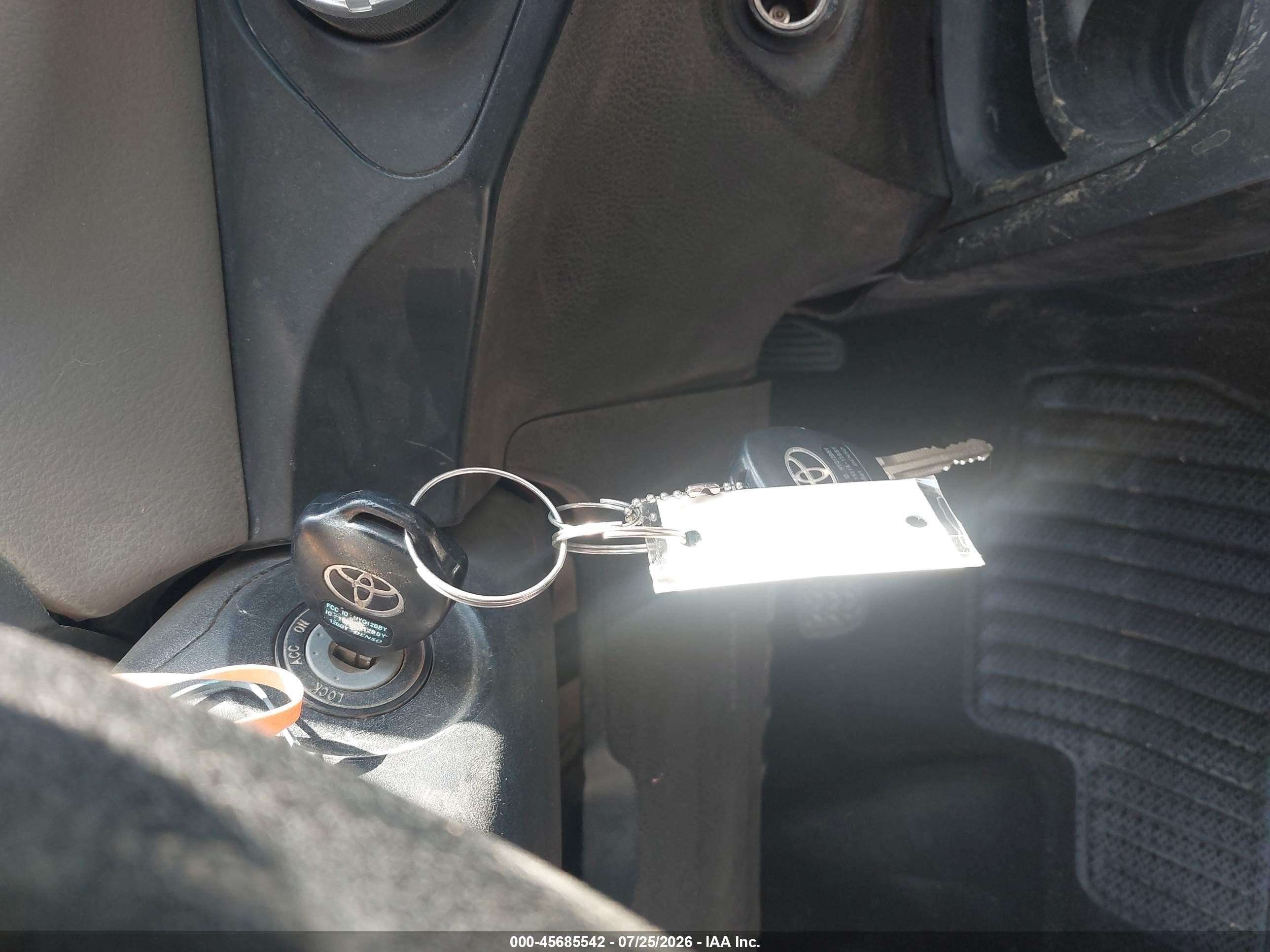 2015 Toyota Yaris Le Silver vin: VNKKTUD30FA014910