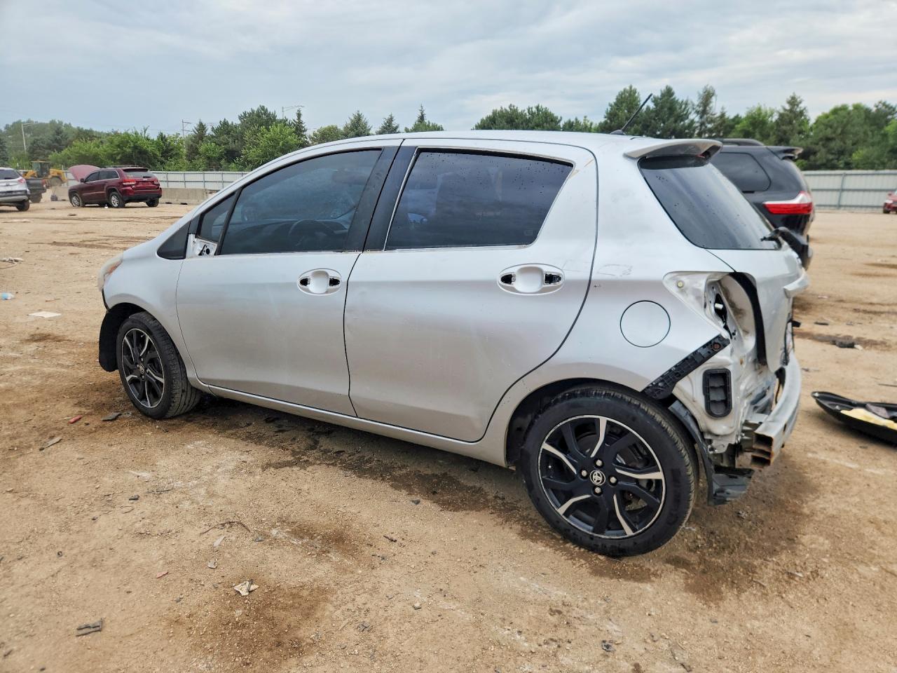 2015 Toyota Yaris 5-door Se Серебряный vin: VNKKTUD30FA026863