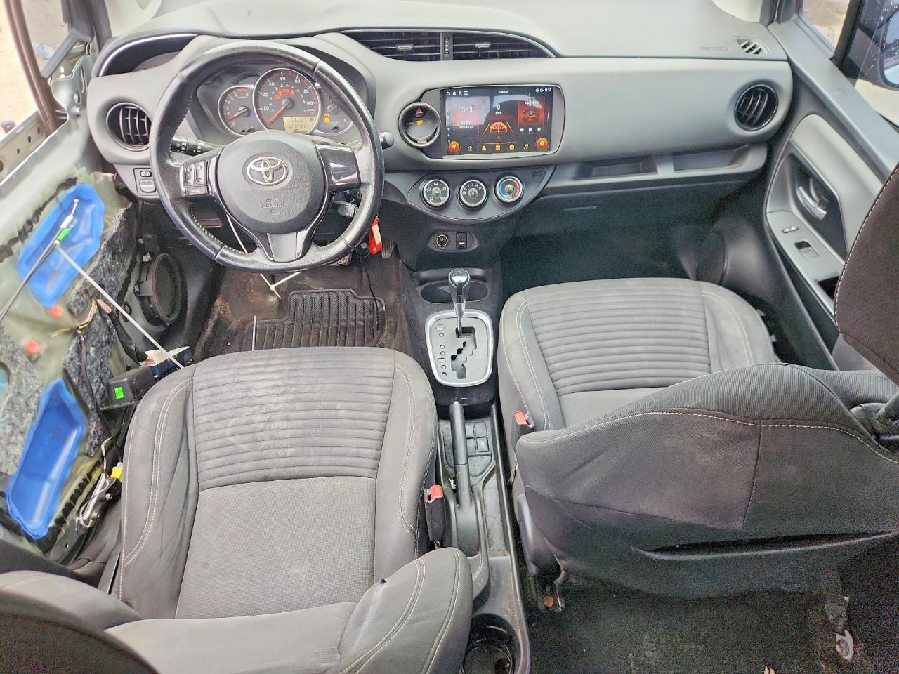 2015 Toyota Yaris 5-door Se Серебряный vin: VNKKTUD30FA026863