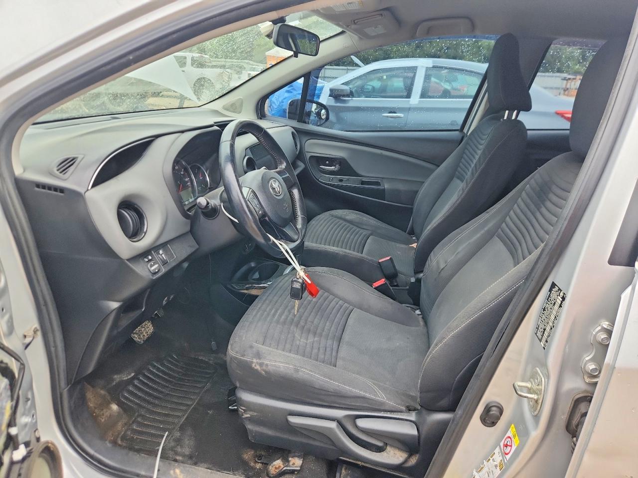 2015 Toyota Yaris 5-door Se Серебряный vin: VNKKTUD30FA026863