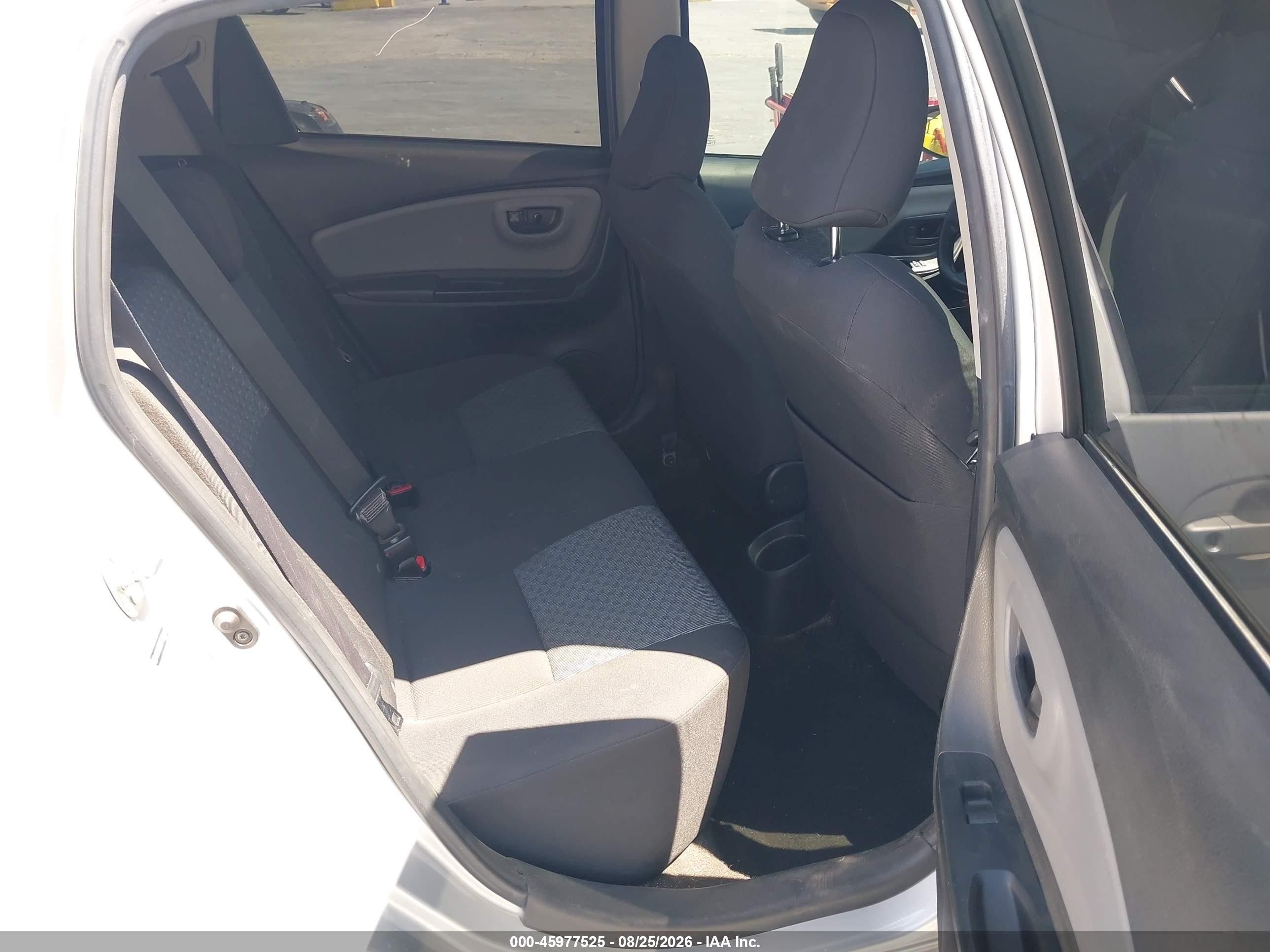 2015 Toyota Yaris L Silver vin: VNKKTUD30FA035417