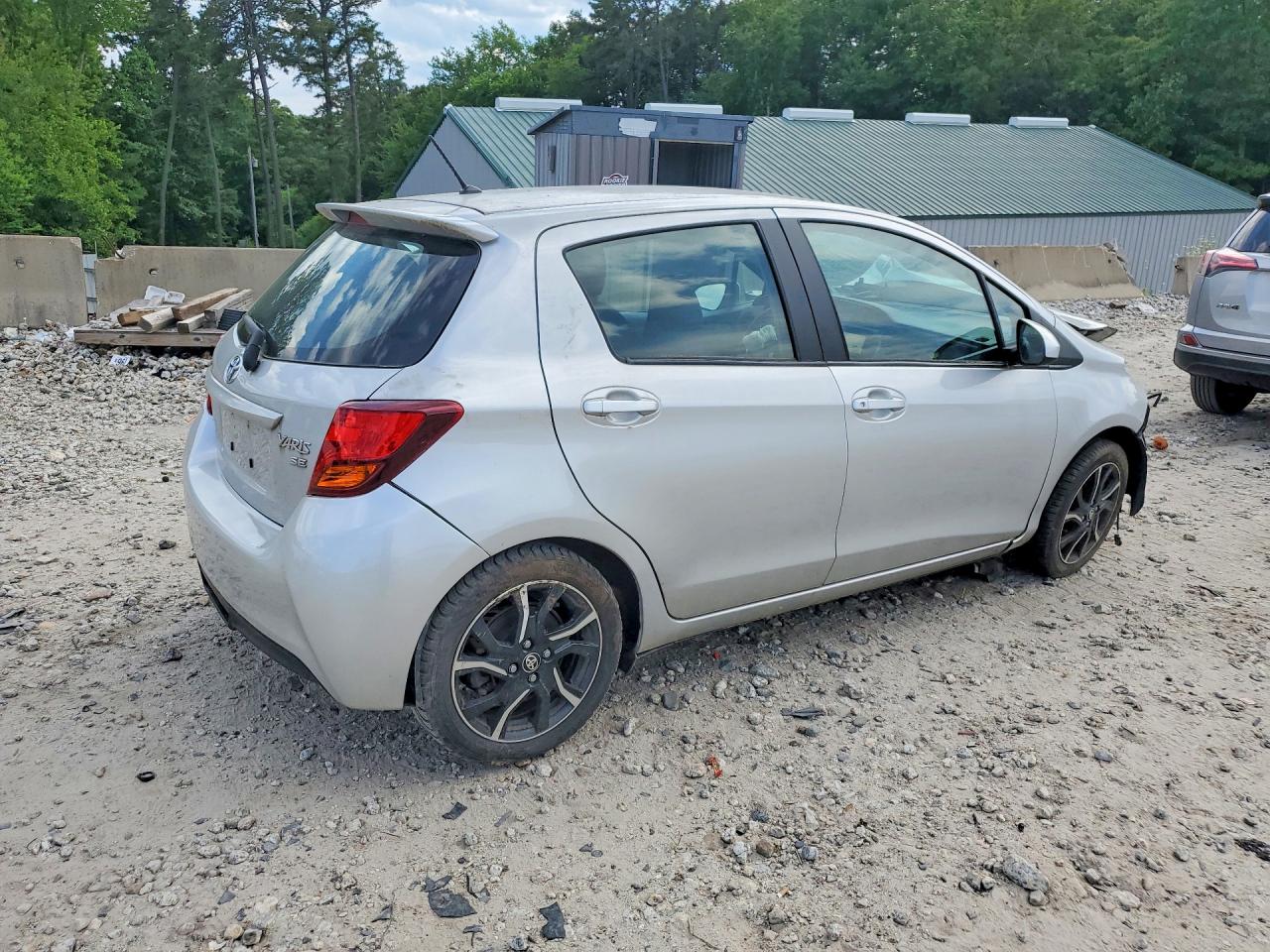 2015 Toyota Yaris 5-door Se Silver vin: VNKKTUD30FA038916