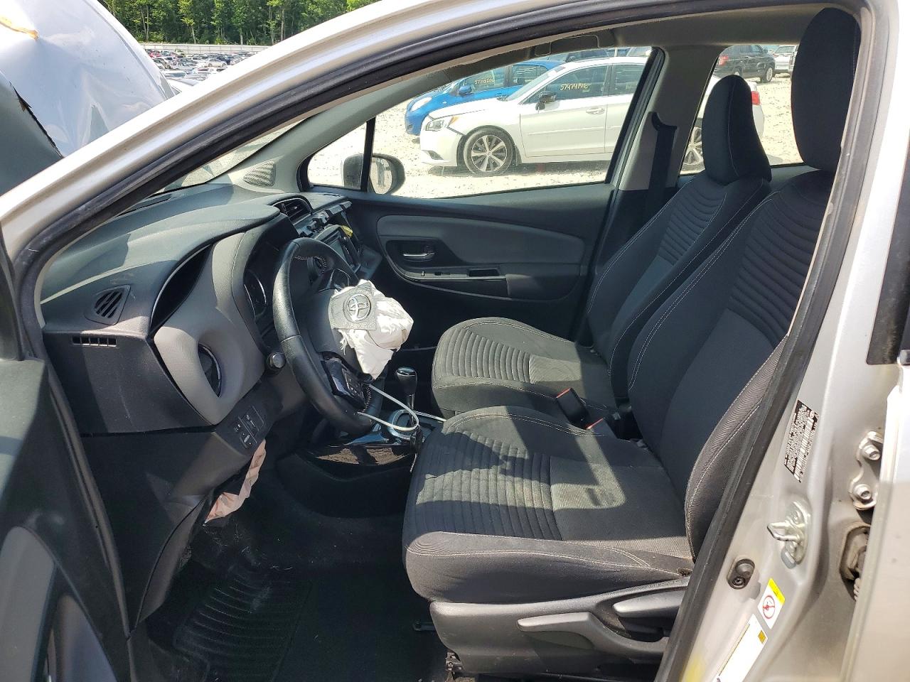 2015 Toyota Yaris 5-door Se Silver vin: VNKKTUD30FA038916