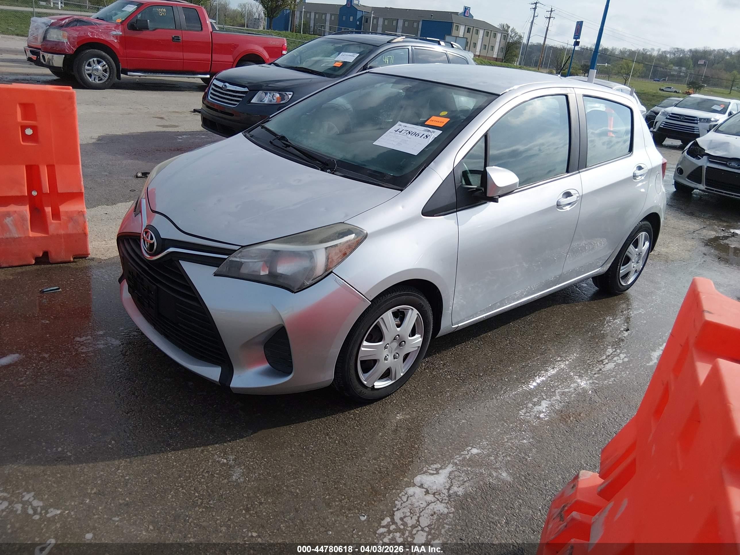 2015 Toyota Yaris L Silver vin: VNKKTUD30FA043775