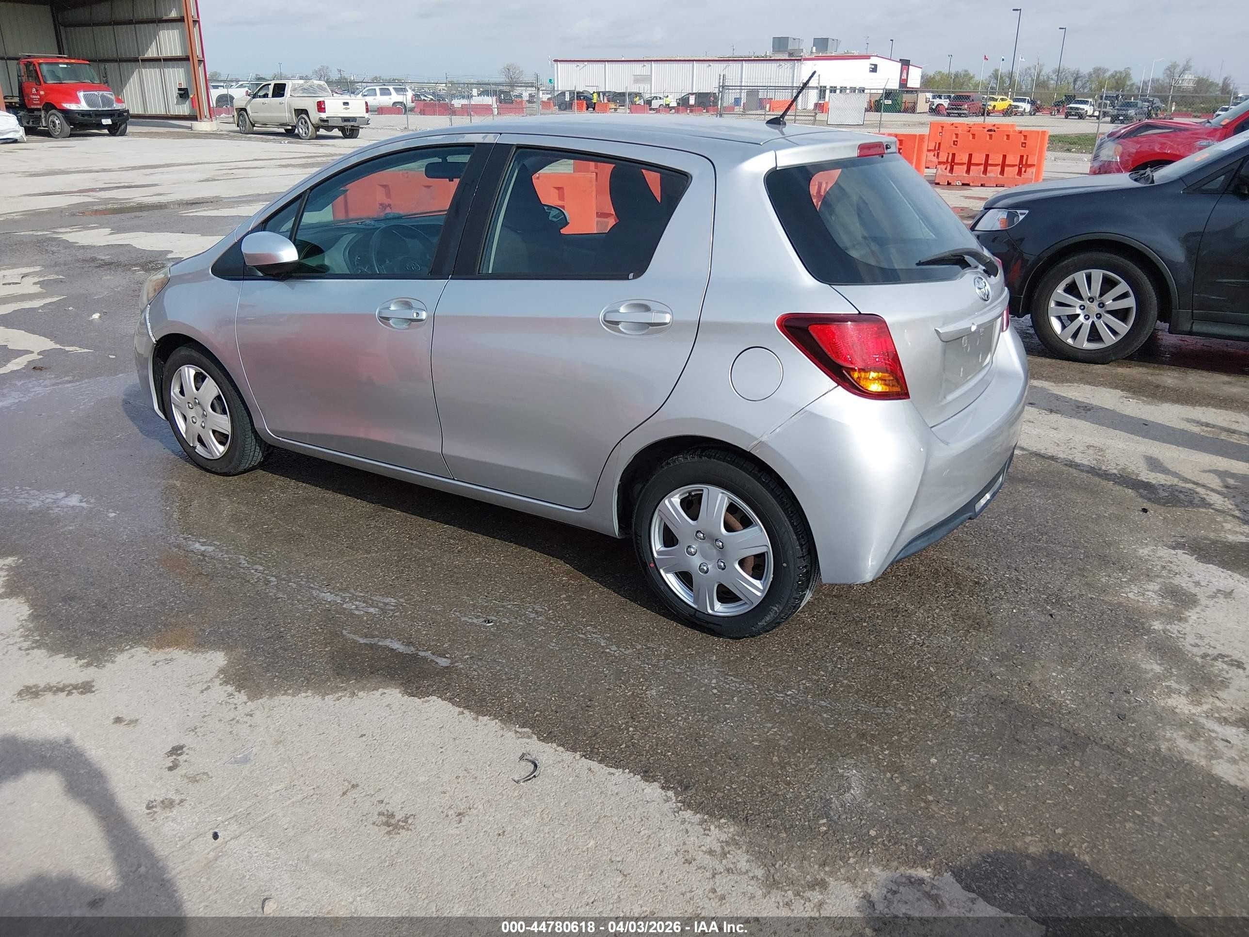 2015 Toyota Yaris L Silver vin: VNKKTUD30FA043775