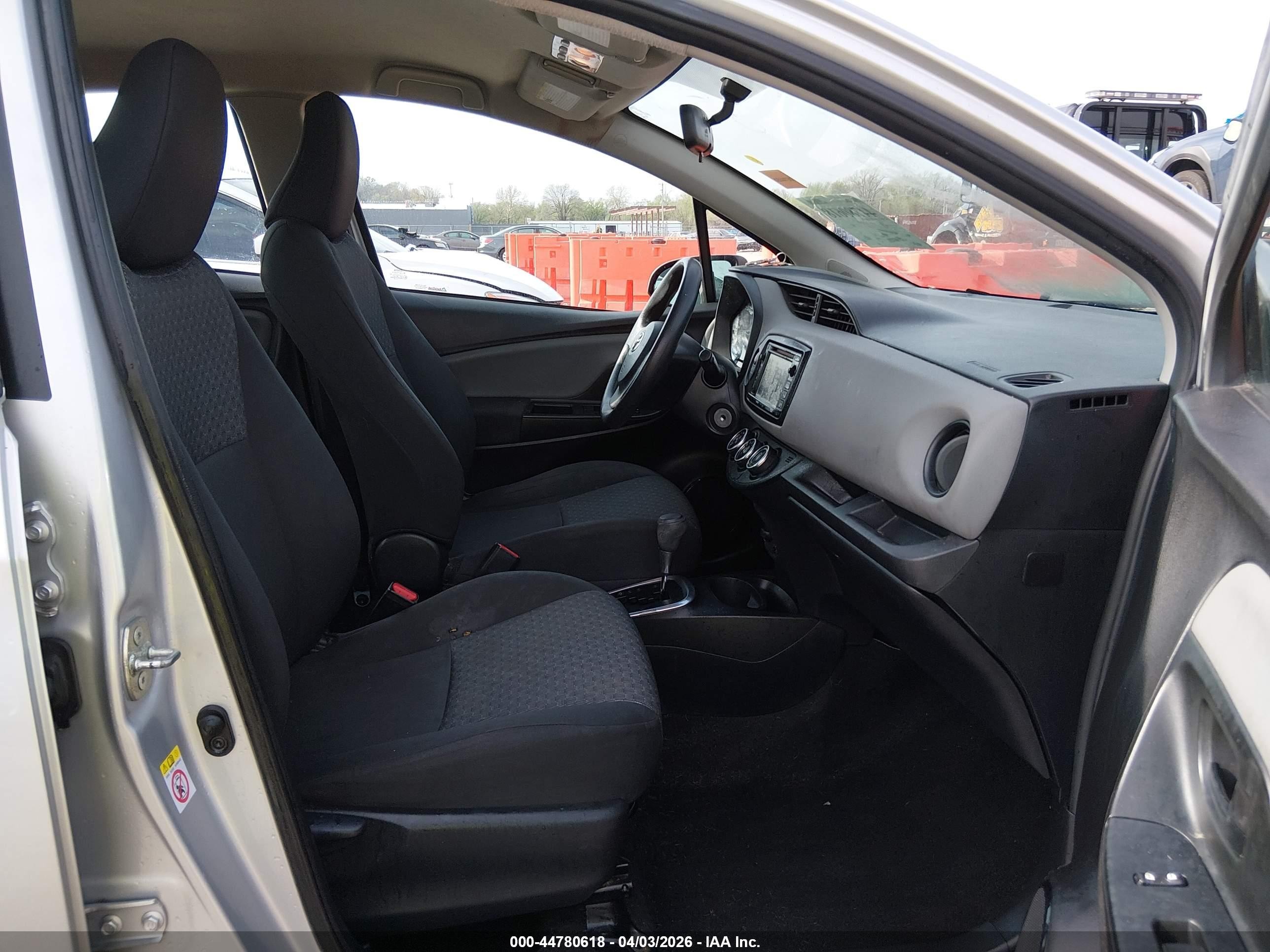 2015 Toyota Yaris L Silver vin: VNKKTUD30FA043775