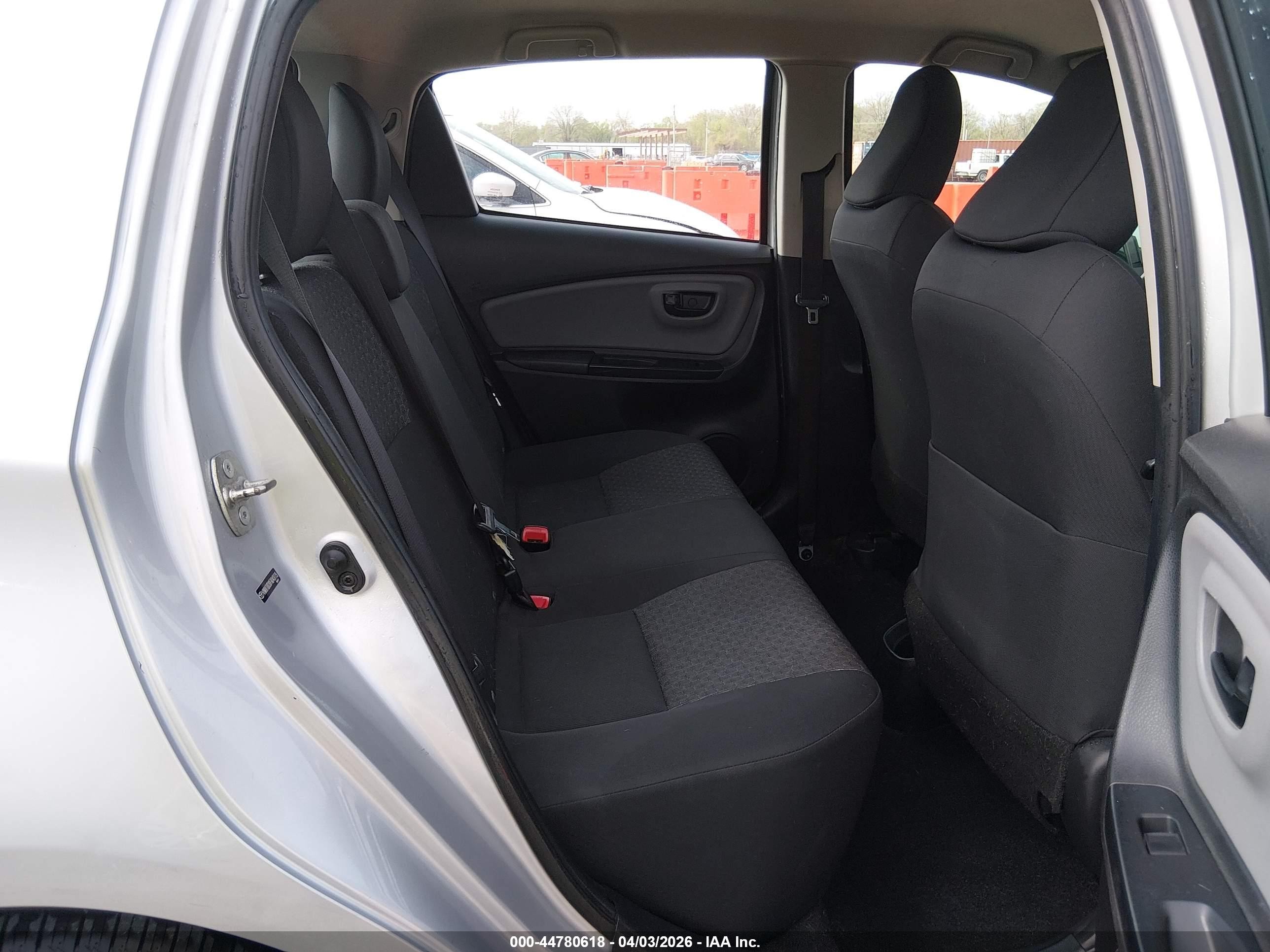 2015 Toyota Yaris L Silver vin: VNKKTUD30FA043775
