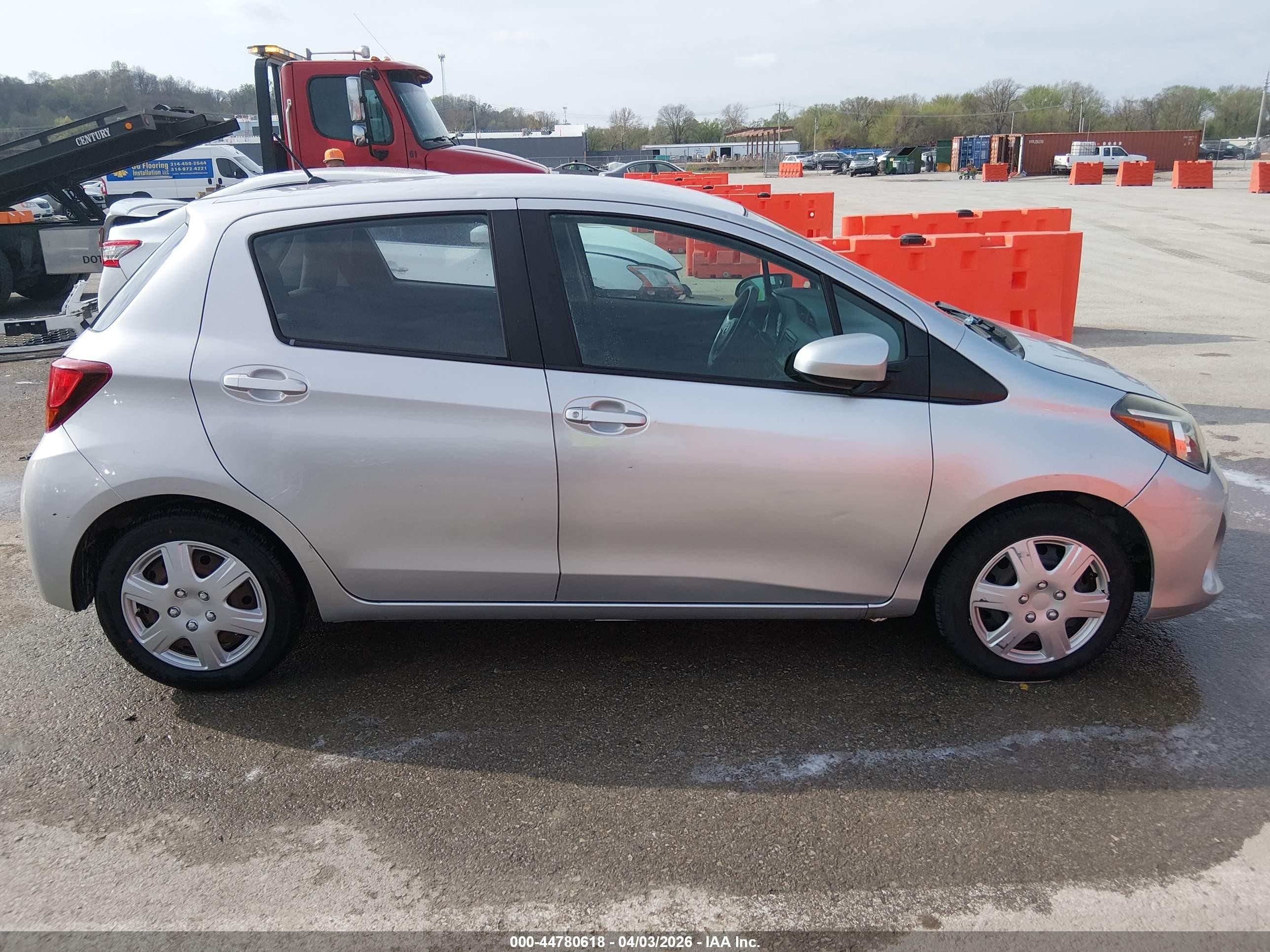 2015 Toyota Yaris L Silver vin: VNKKTUD30FA043775