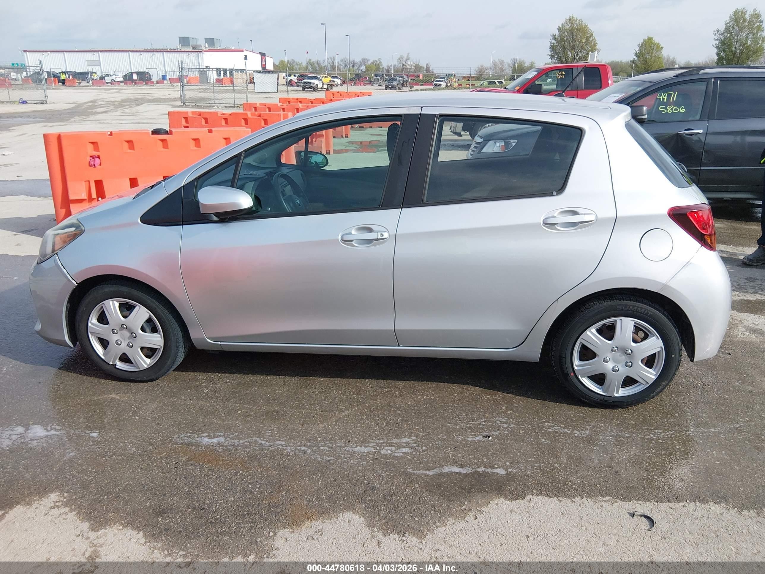 2015 Toyota Yaris L Silver vin: VNKKTUD30FA043775