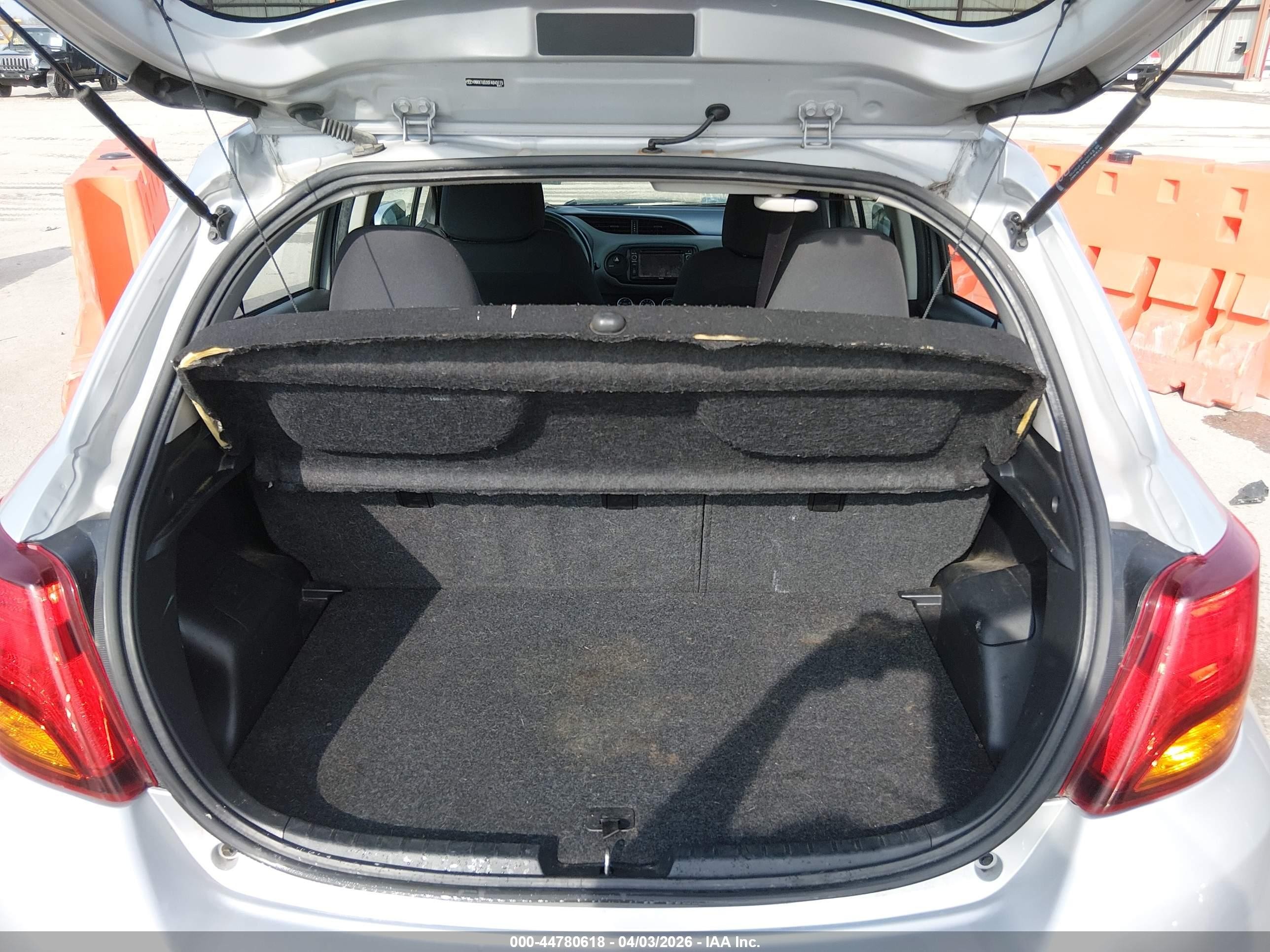 2015 Toyota Yaris L Silver vin: VNKKTUD30FA043775