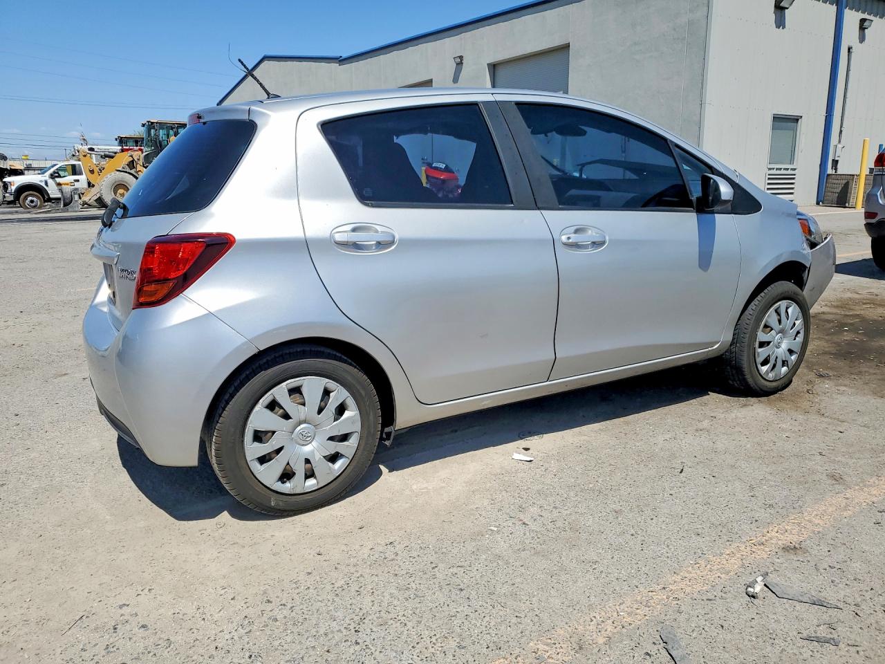 2017 Toyota Yaris 5-door L Fleet Серебряный vin: VNKKTUD30HA080280