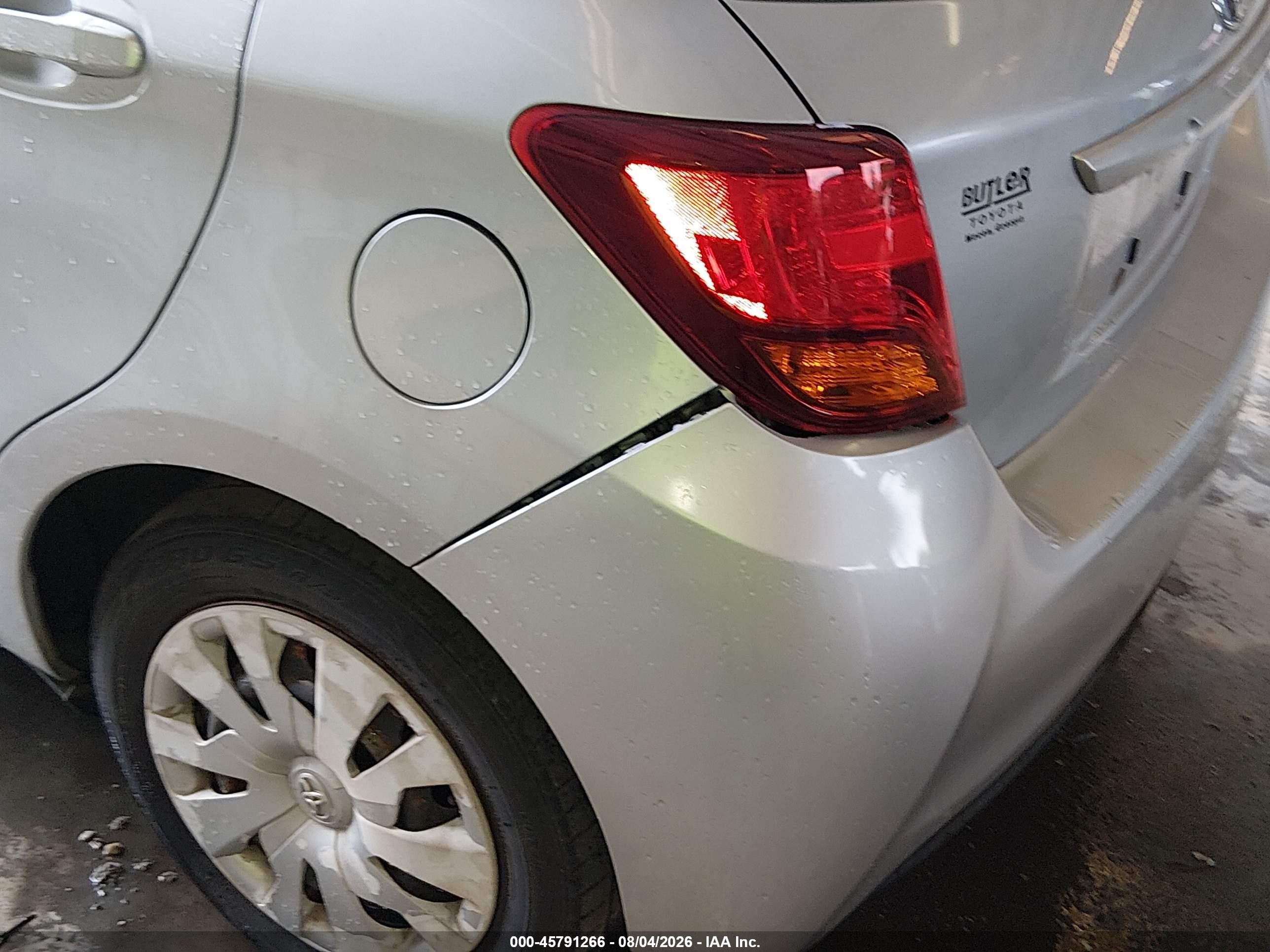 2015 Toyota Yaris L Silver vin: VNKKTUD31FA016729