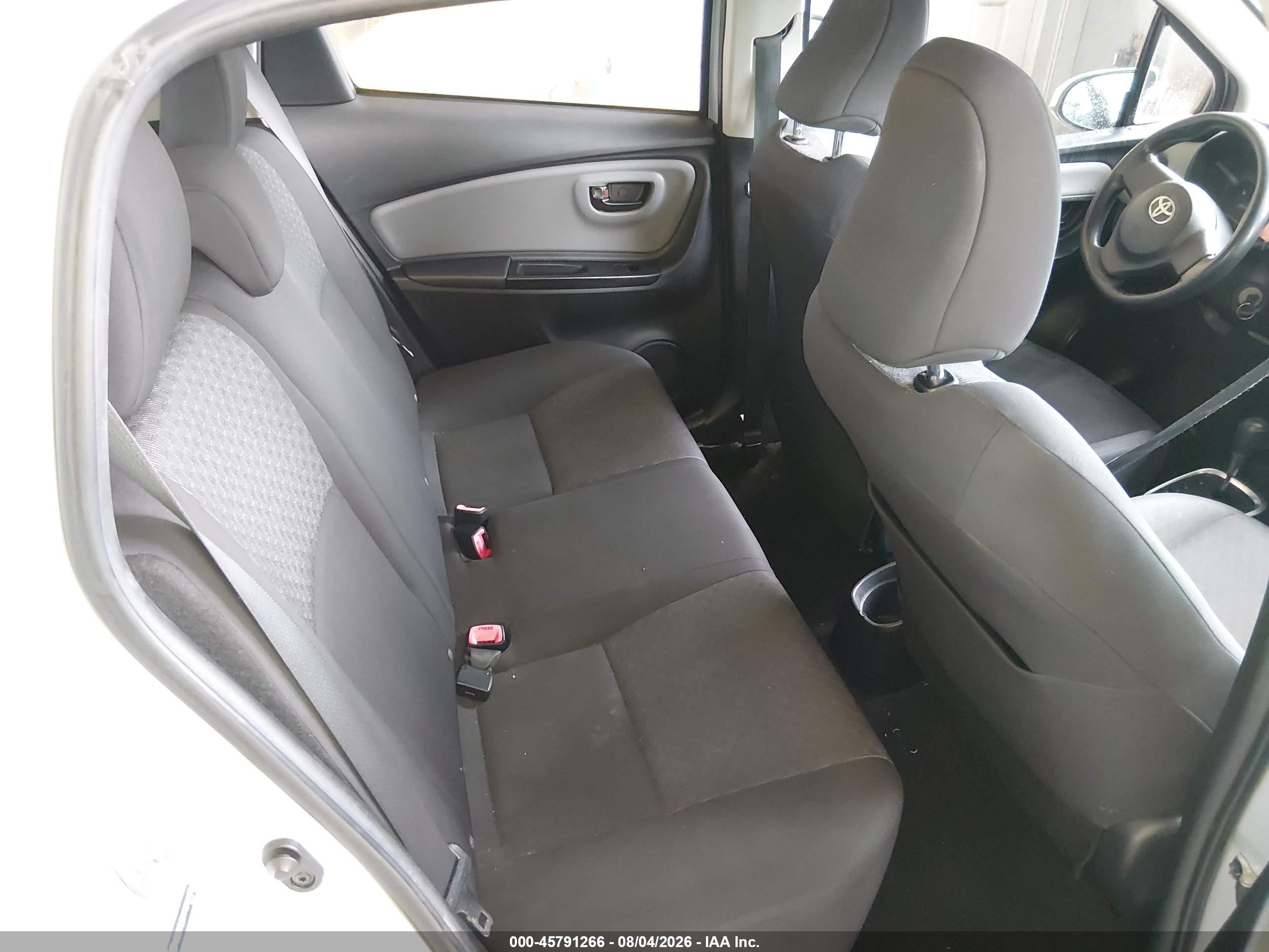 2015 Toyota Yaris L Silver vin: VNKKTUD31FA016729