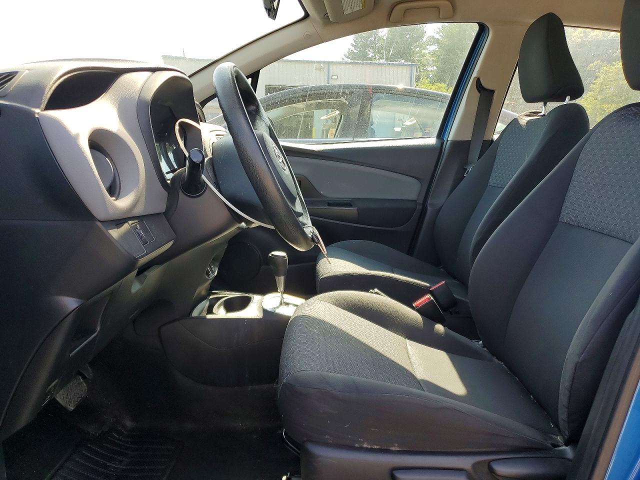2015 Toyota Yaris 5-door L Blue vin: VNKKTUD31FA022143