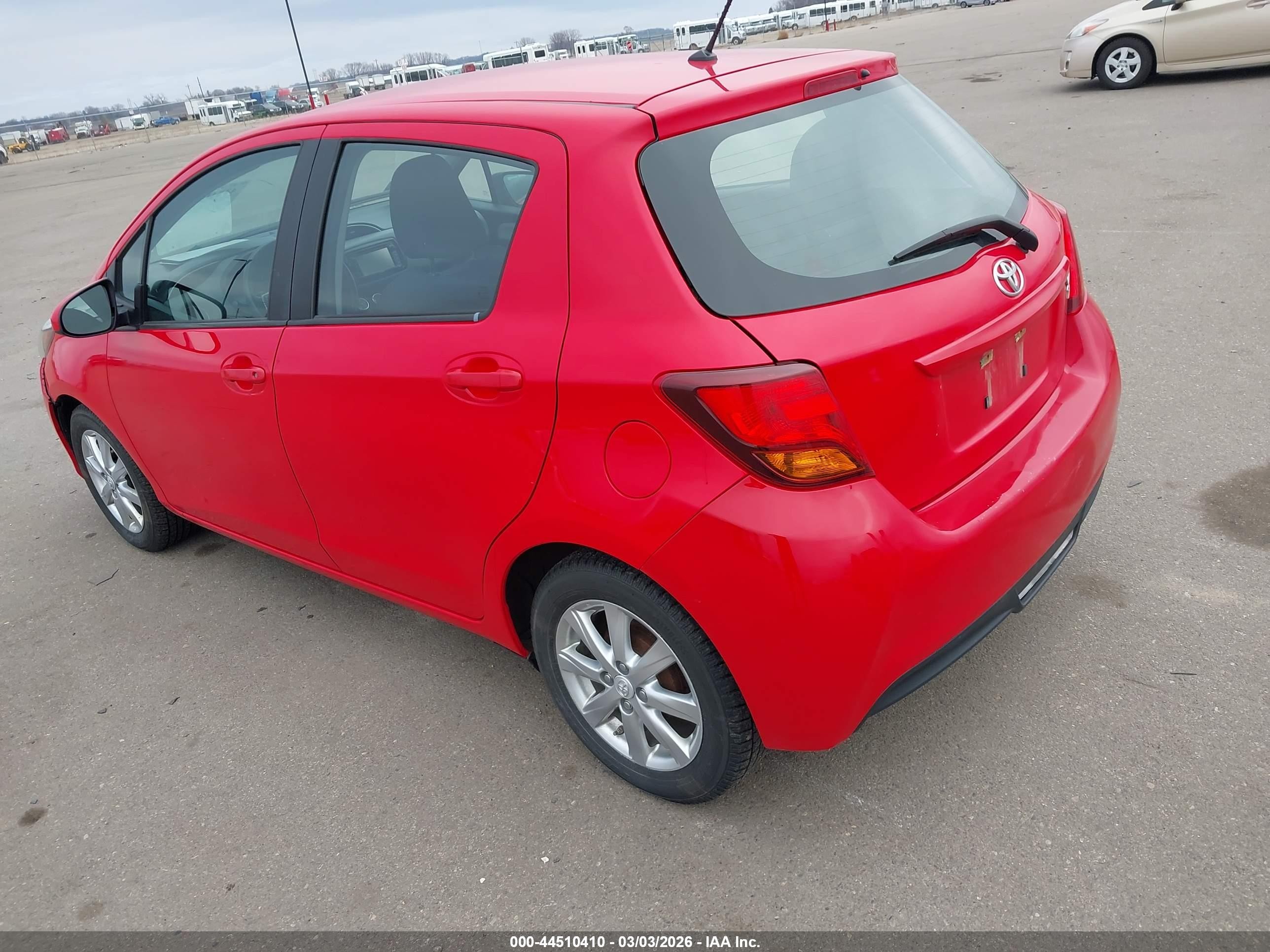 2015 Toyota Yaris Le Красный vin: VNKKTUD31FA022286