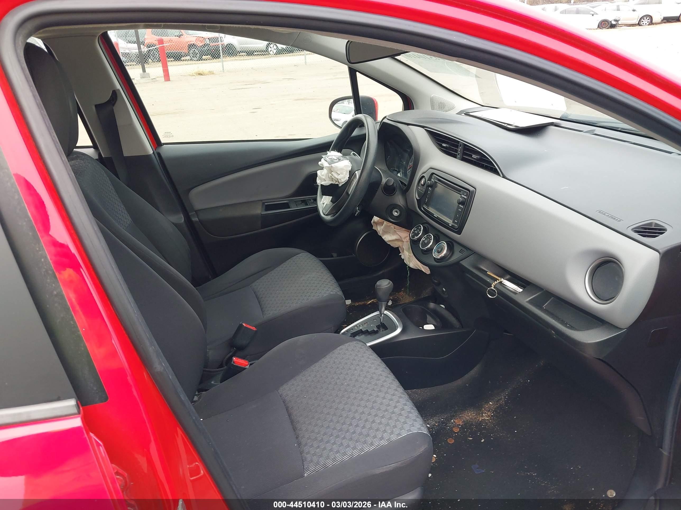 2015 Toyota Yaris Le Красный vin: VNKKTUD31FA022286