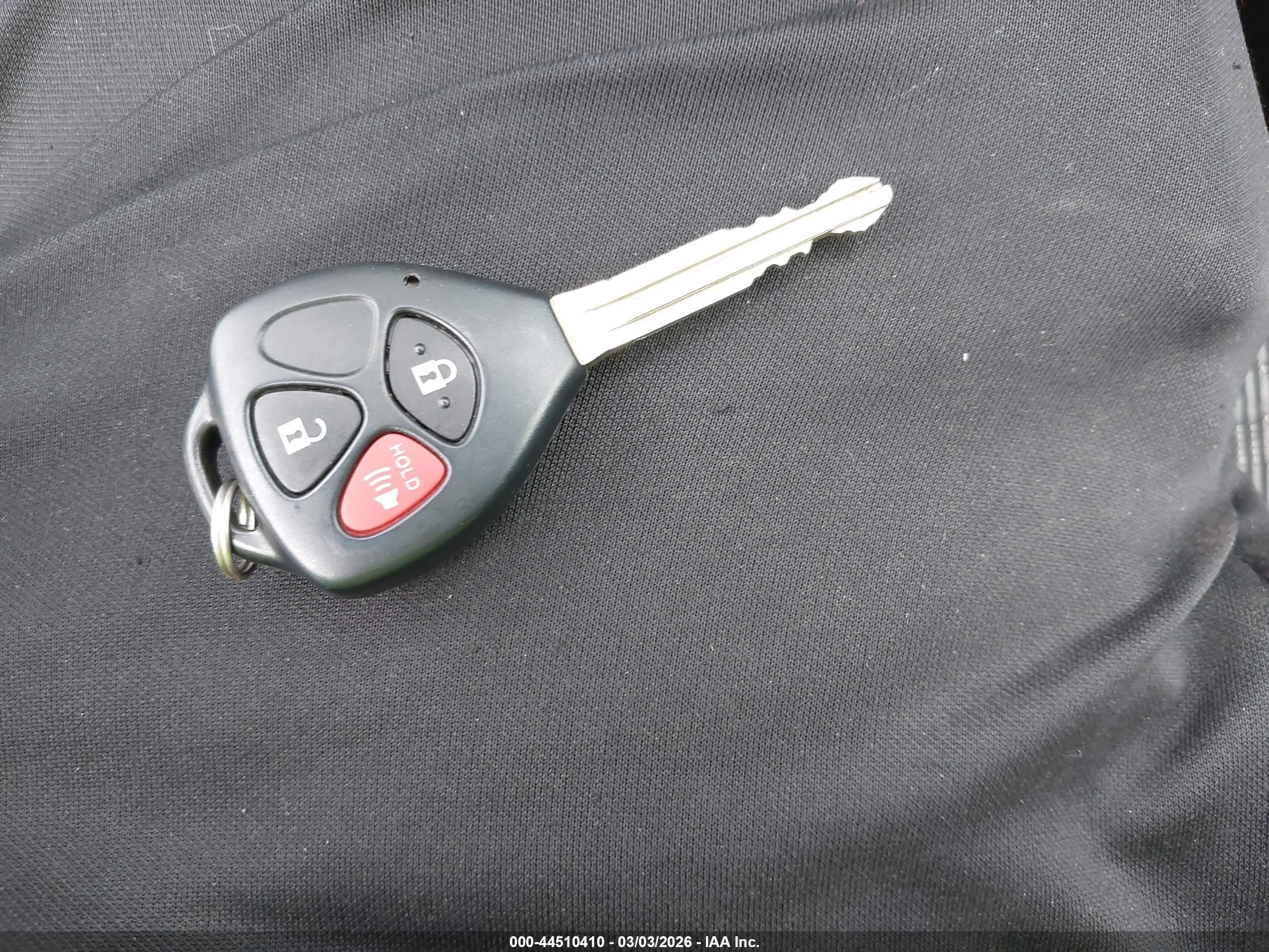 2015 Toyota Yaris Le Красный vin: VNKKTUD31FA022286