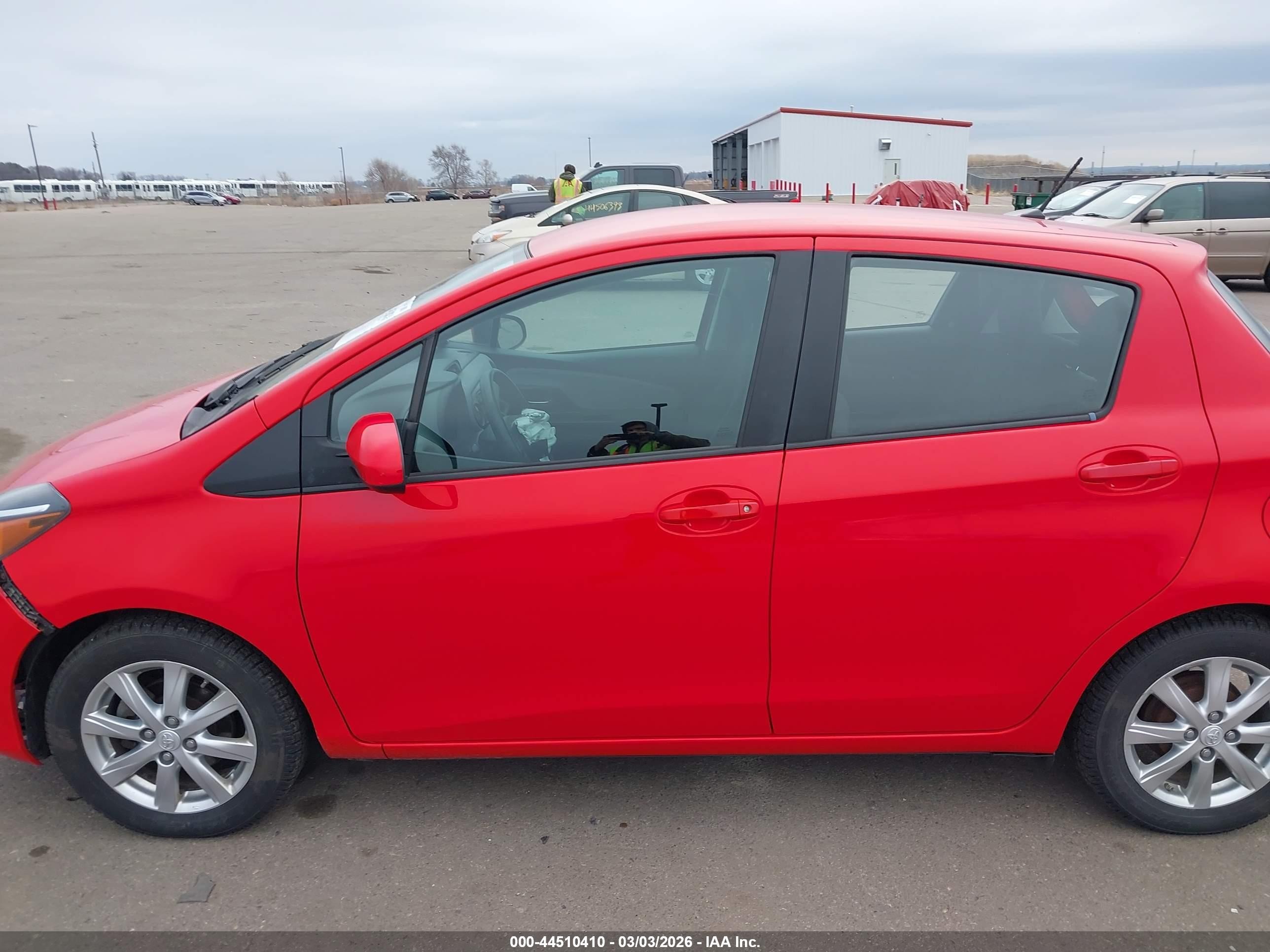 2015 Toyota Yaris Le Красный vin: VNKKTUD31FA022286