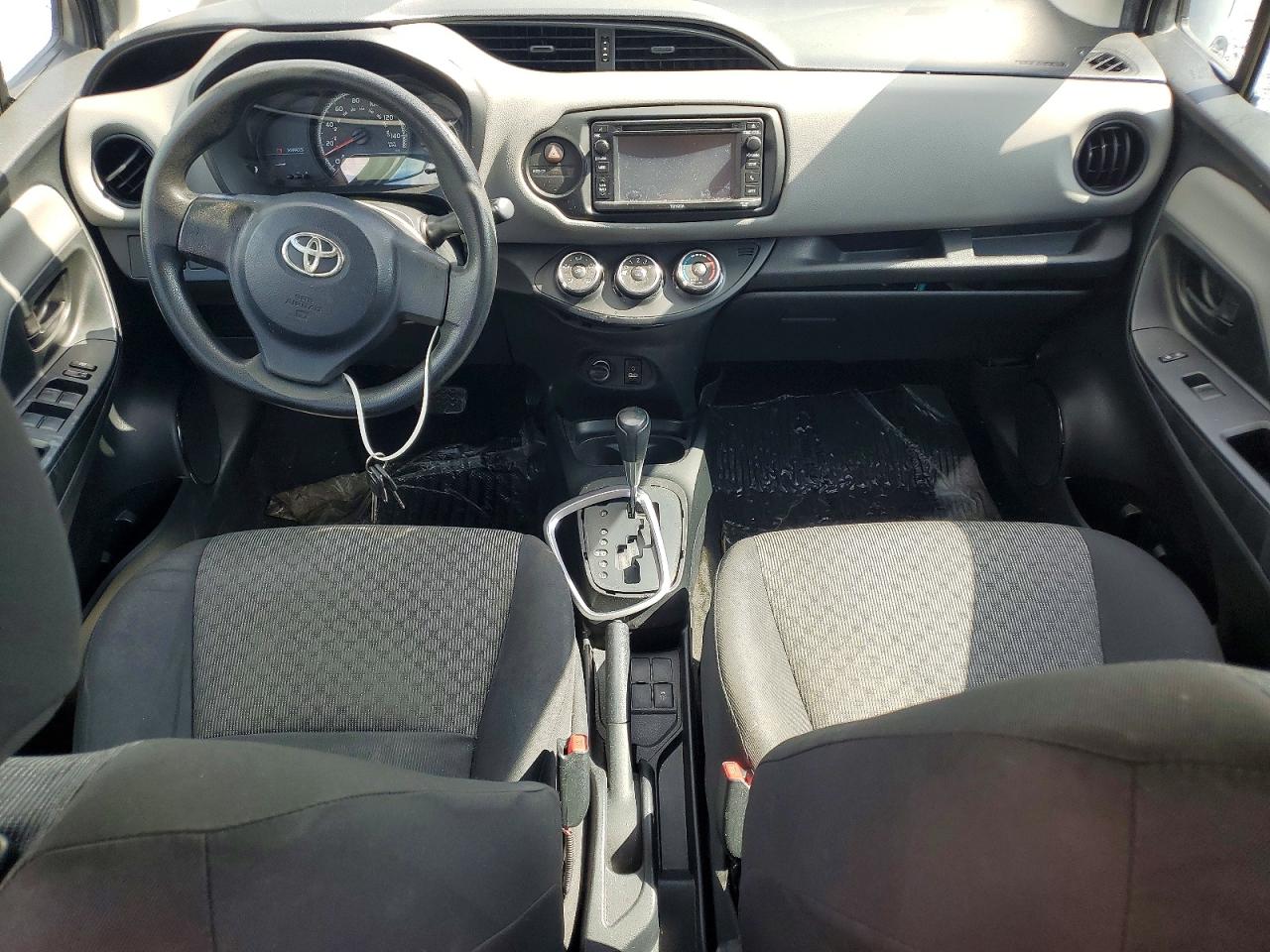 2015 Toyota Yaris 5-door L Silver vin: VNKKTUD31FA025110
