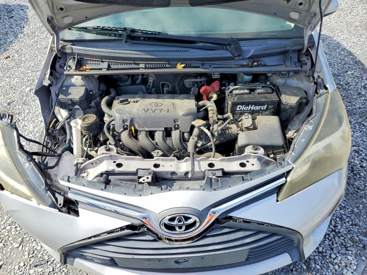 2015 Toyota Yaris 5-door L Silver vin: VNKKTUD31FA025110