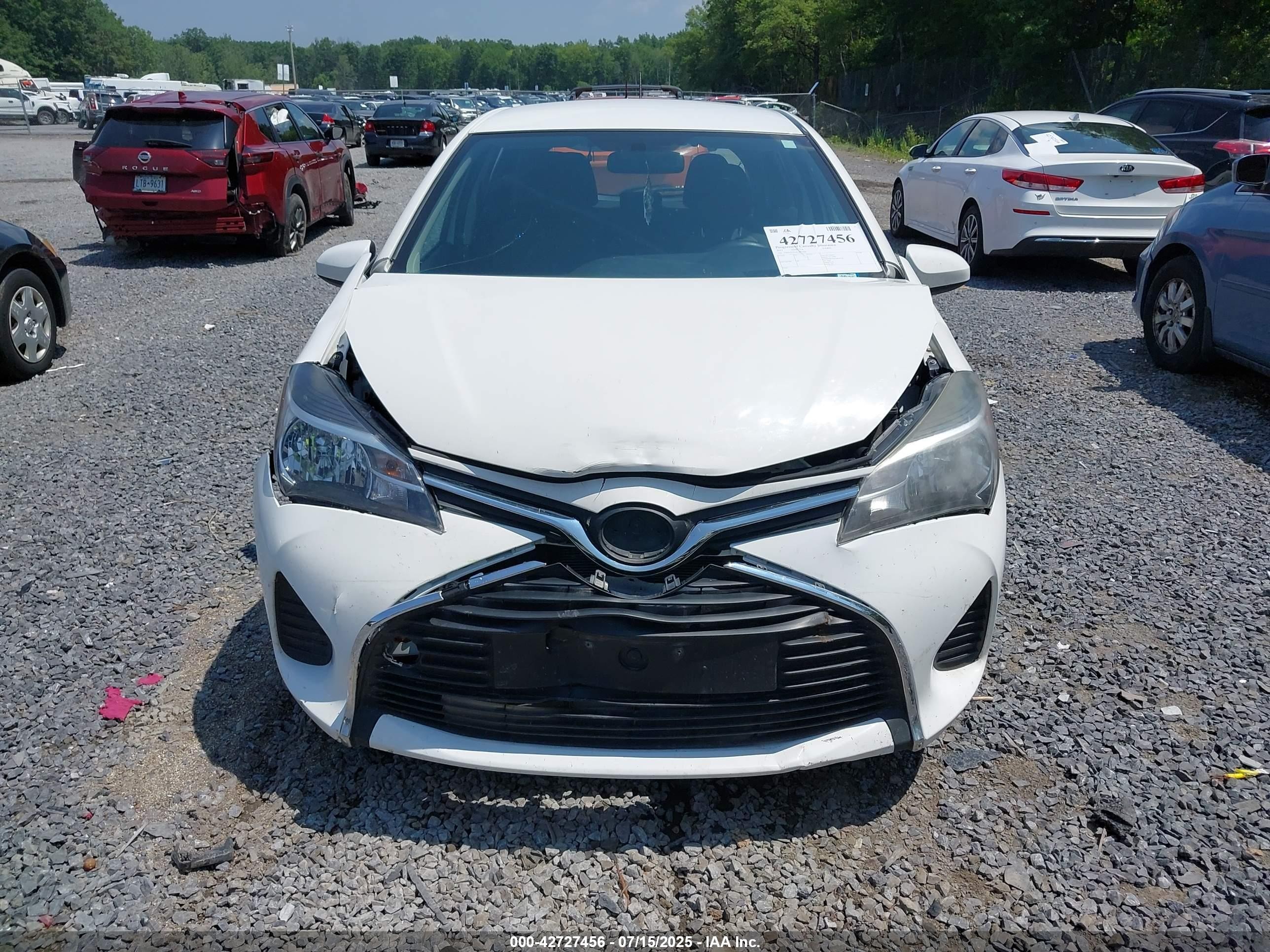 2015 Toyota Yaris Le White vin: VNKKTUD31FA026600