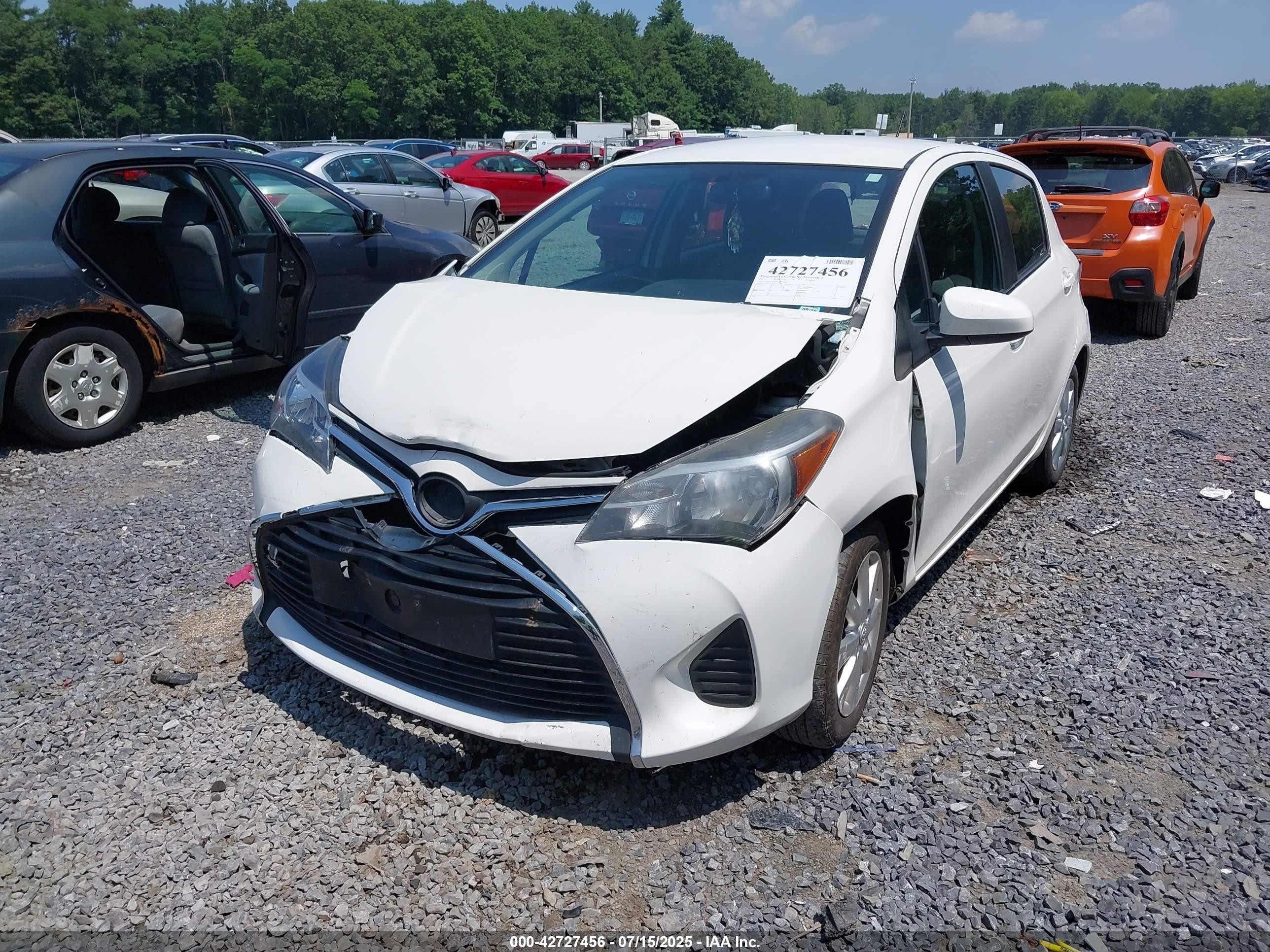 2015 Toyota Yaris Le White vin: VNKKTUD31FA026600