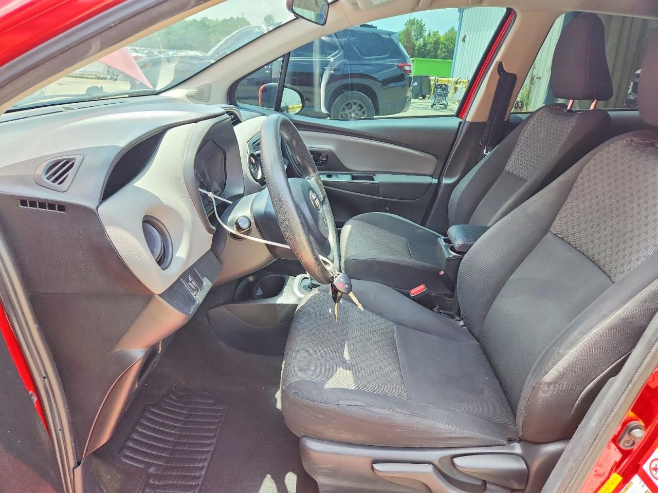2015 Toyota Yaris 5-door L Red vin: VNKKTUD31FA039184