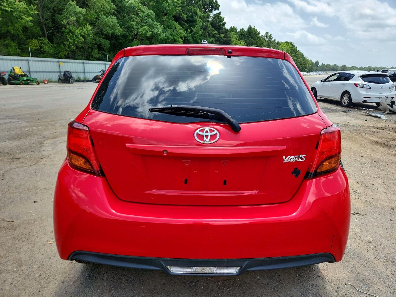 2015 Toyota Yaris 5-door L Red vin: VNKKTUD31FA039184
