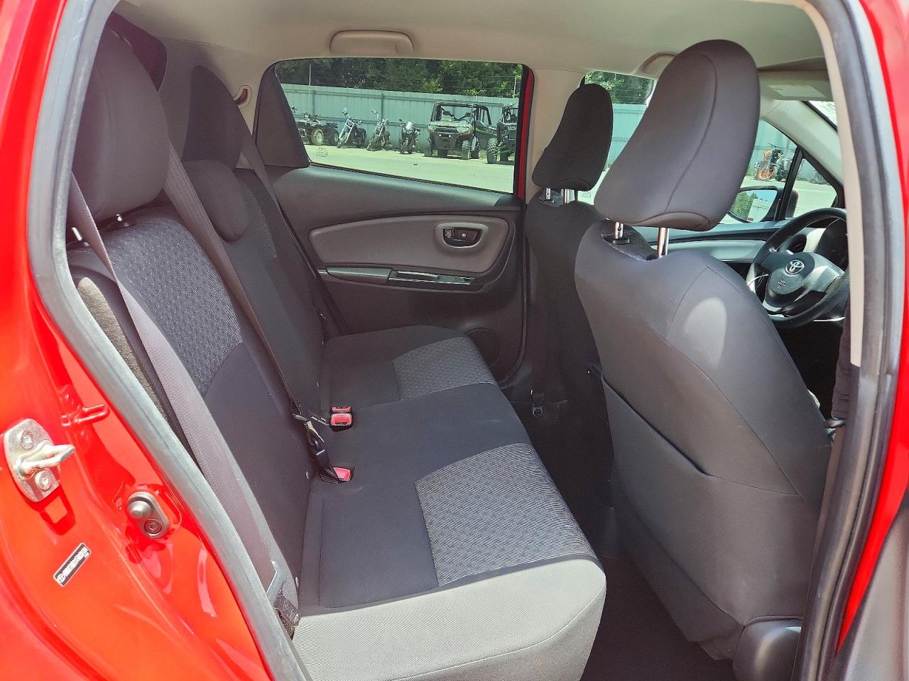 2015 Toyota Yaris 5-door L Red vin: VNKKTUD31FA039184