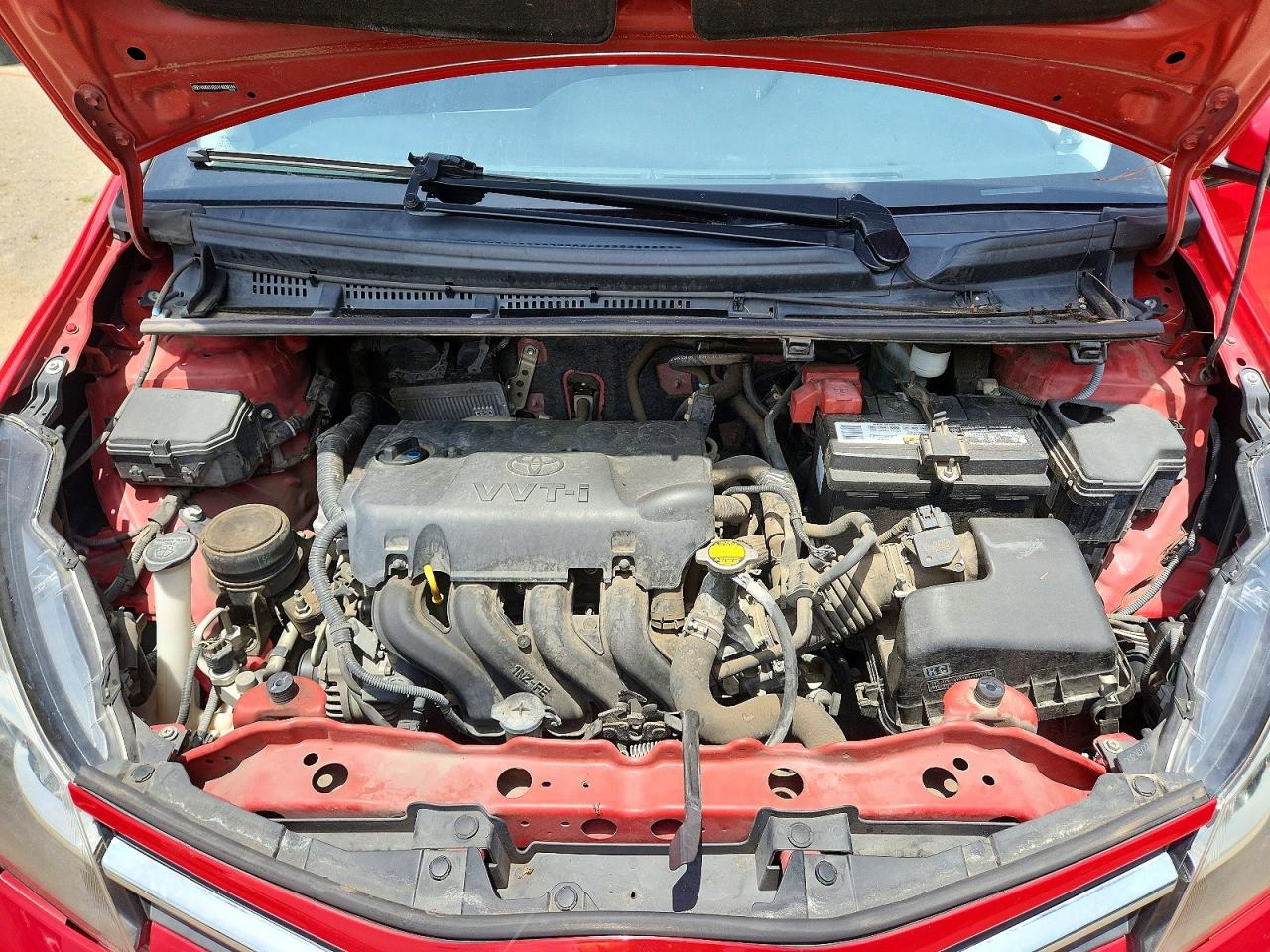 2015 Toyota Yaris 5-door L Red vin: VNKKTUD31FA039184