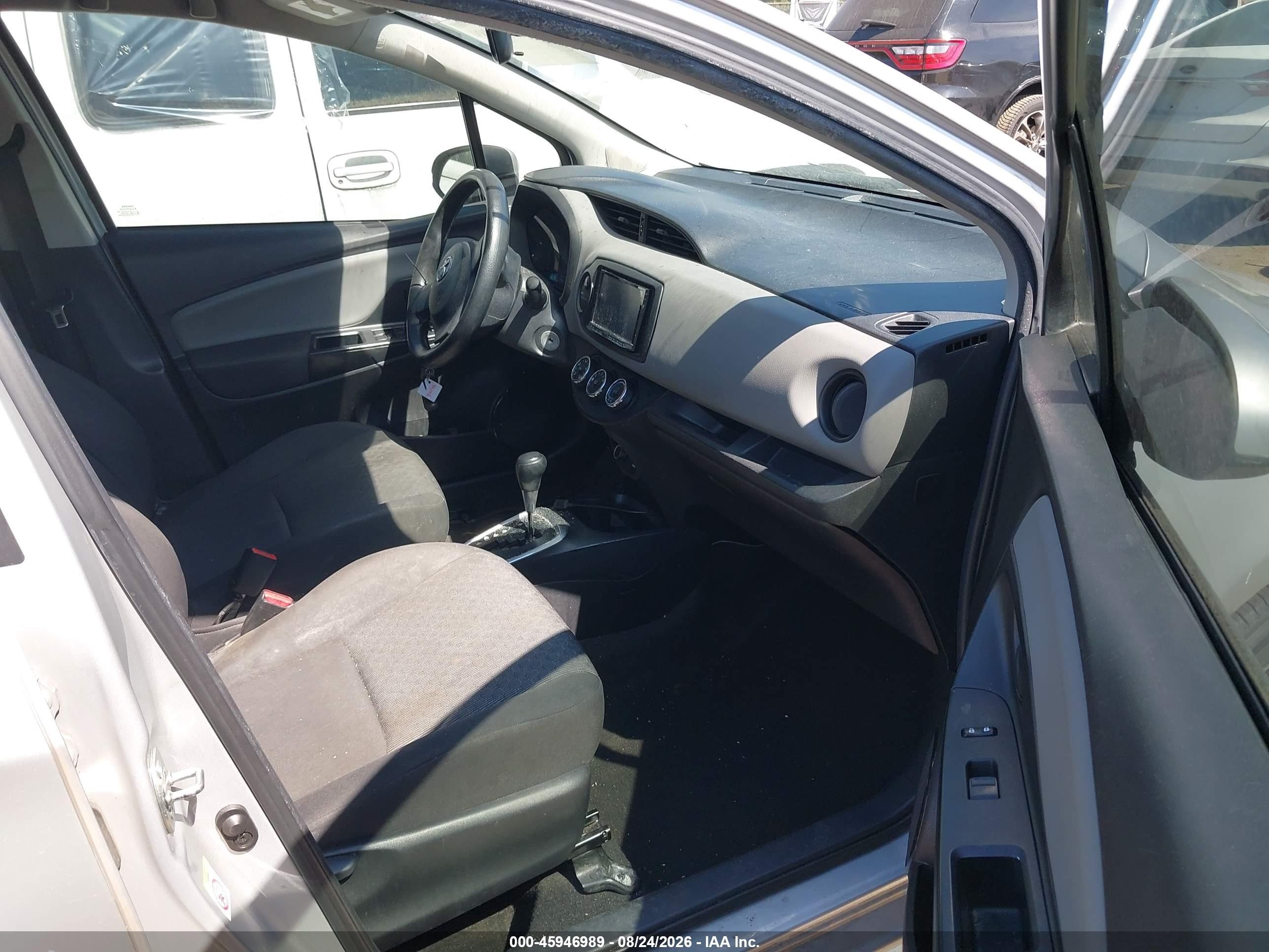 2015 Toyota Yaris L Silver vin: VNKKTUD31FA042716
