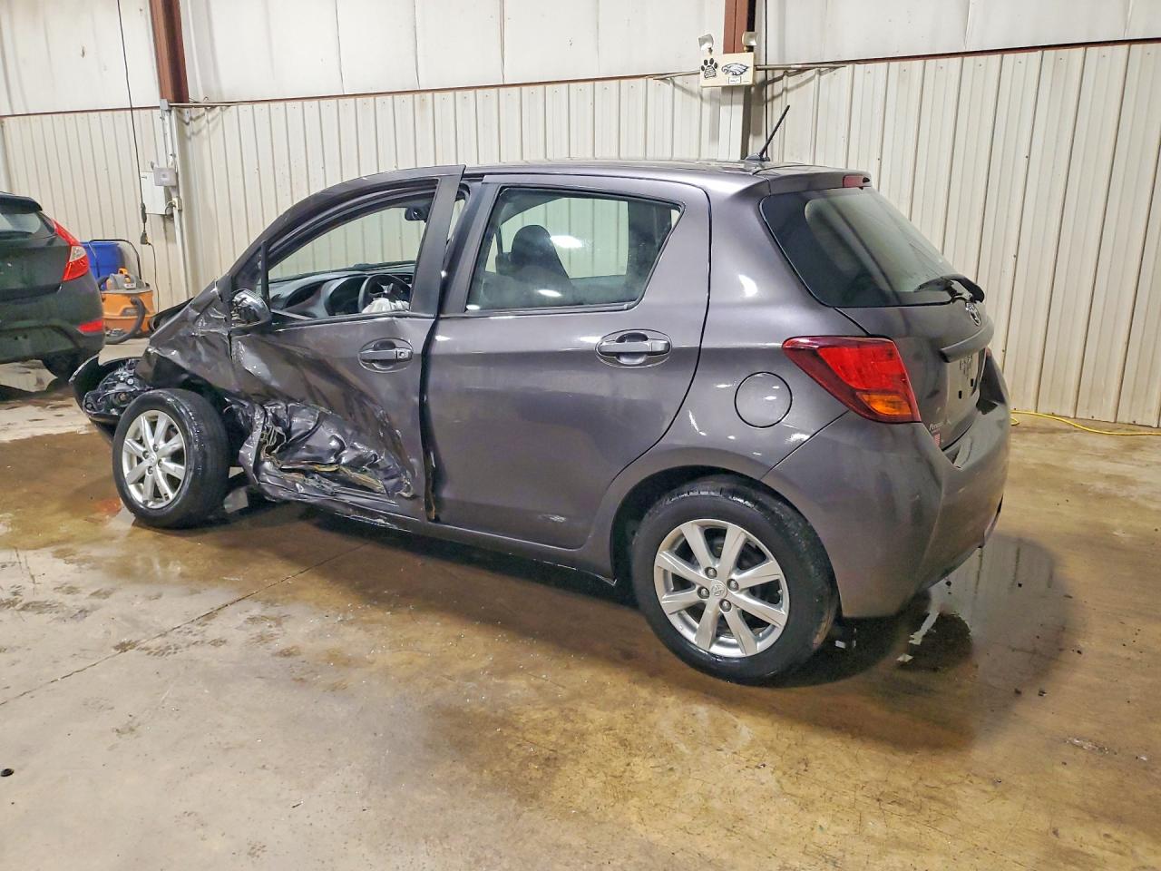 2015 Toyota Yaris 5-door Le Charcoal vin: VNKKTUD32FA018067