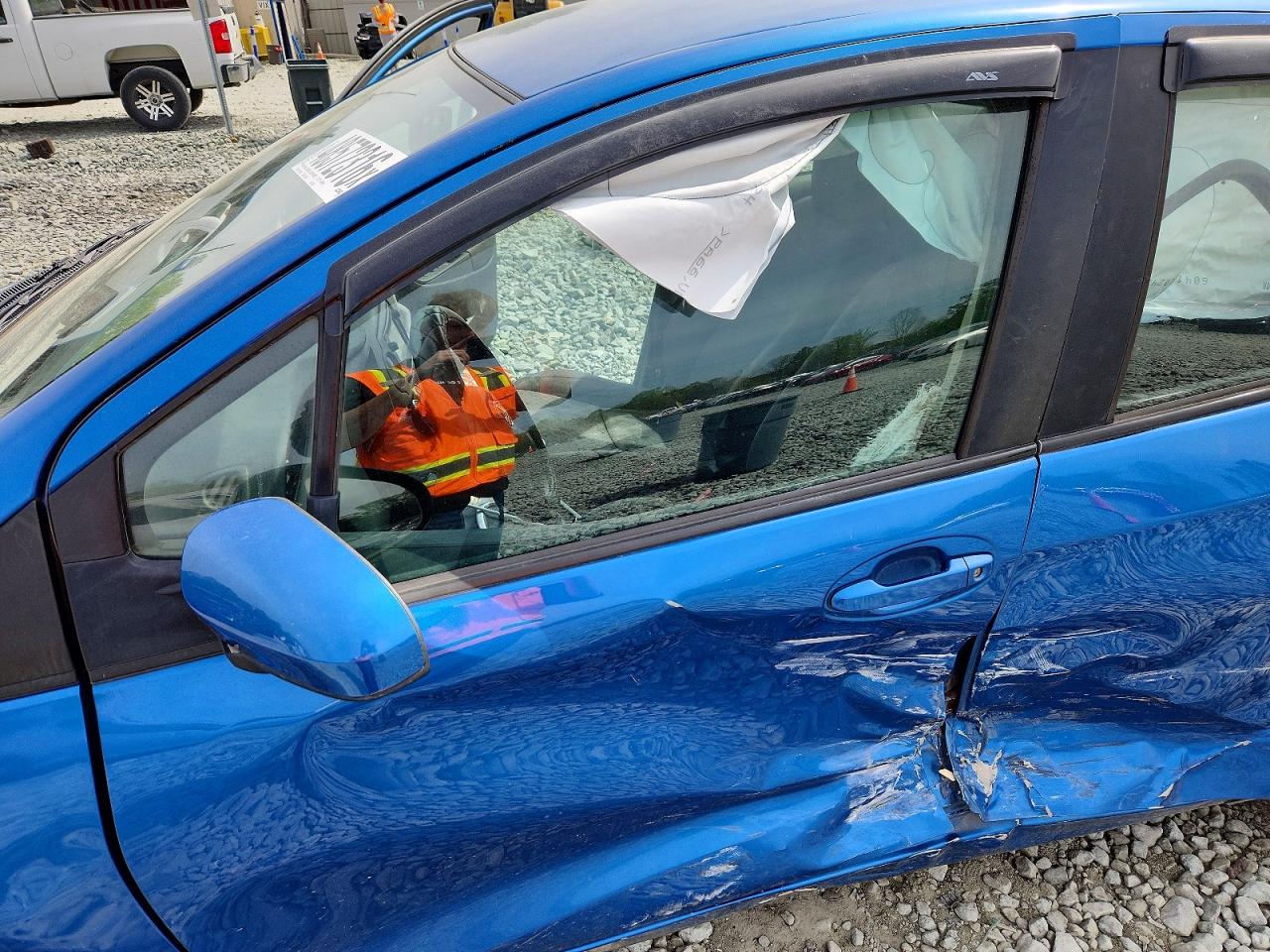 2015 Toyota Yaris 5-door L Blue vin: VNKKTUD32FA024662
