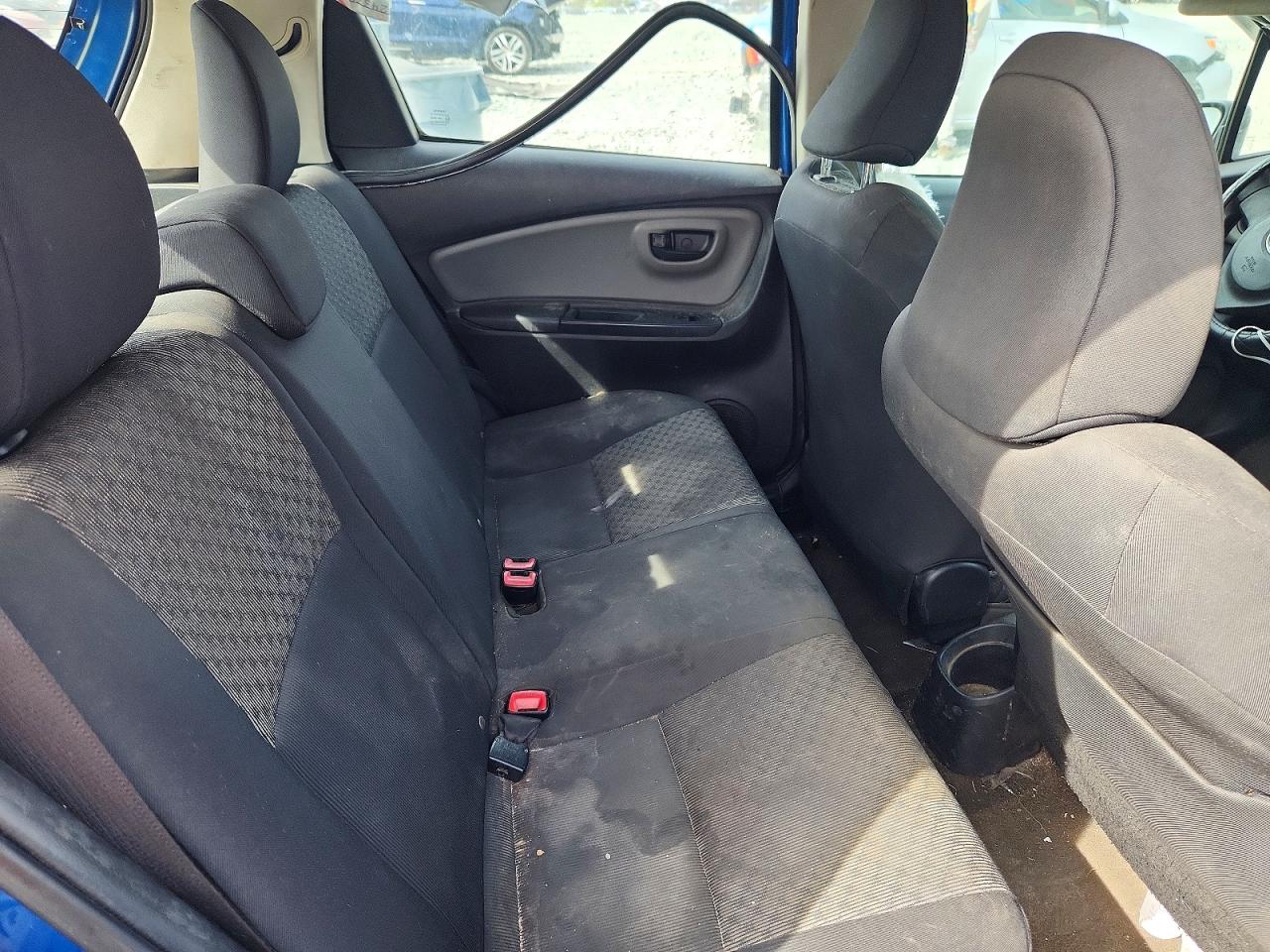 2015 Toyota Yaris 5-door L Blue vin: VNKKTUD32FA024662