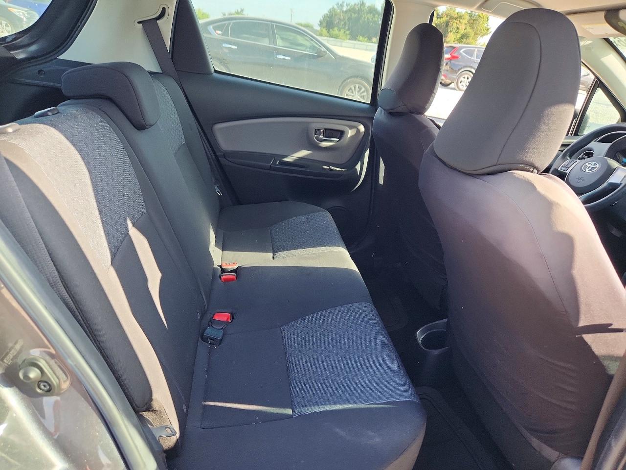 2015 Toyota Yaris 5-door Le Gray vin: VNKKTUD32FA025536