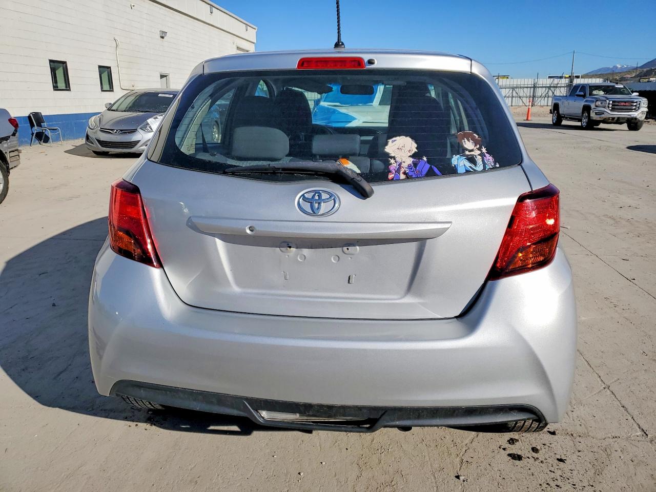 2015 Toyota Yaris 5-door L Silver vin: VNKKTUD32FA031076