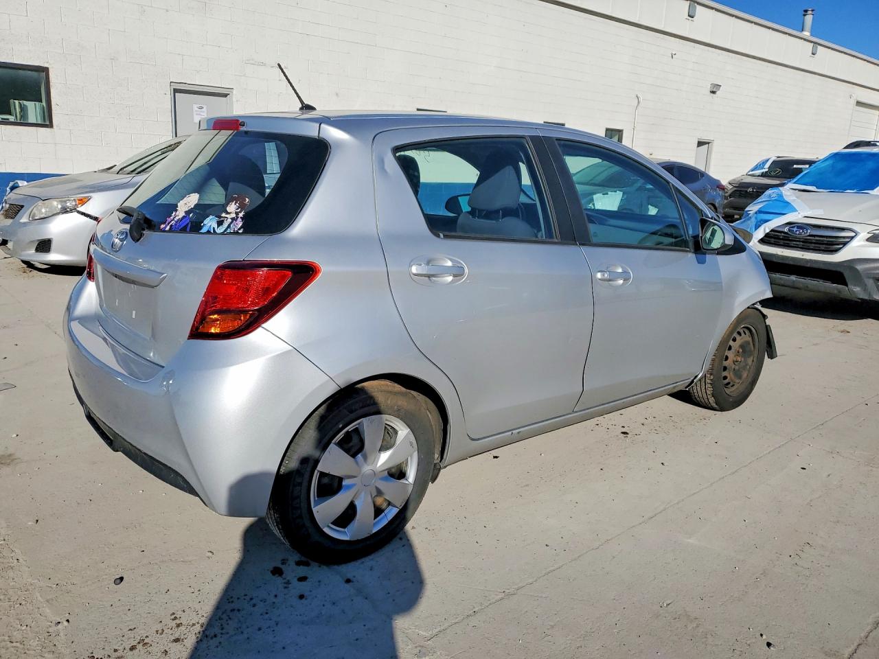 2015 Toyota Yaris 5-door L Silver vin: VNKKTUD32FA031076