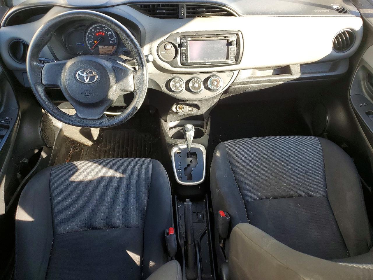 2015 Toyota Yaris 5-door L Silver vin: VNKKTUD32FA031076