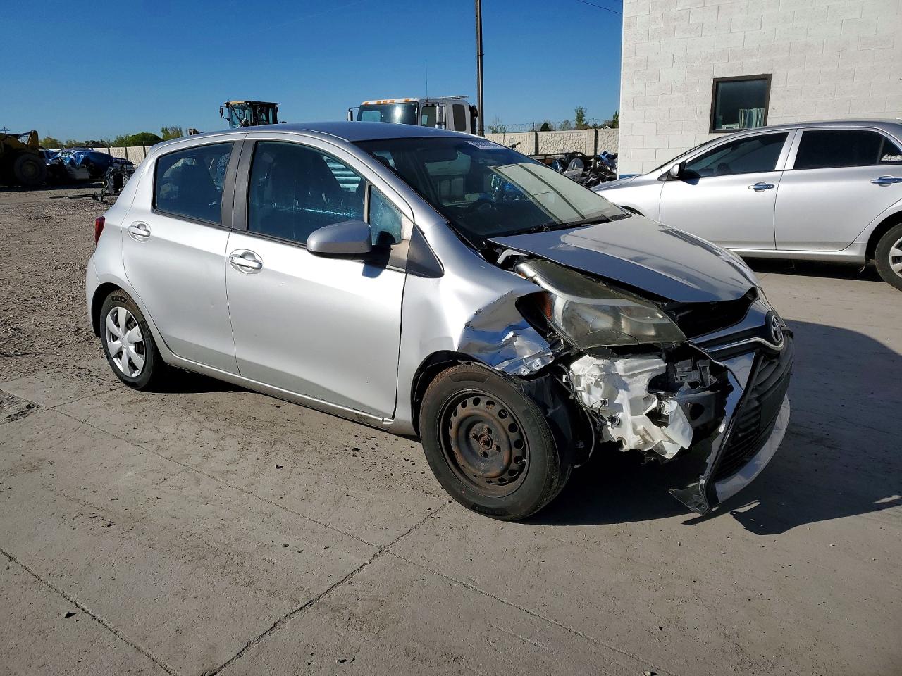 2015 Toyota Yaris 5-door L Silver vin: VNKKTUD32FA031076