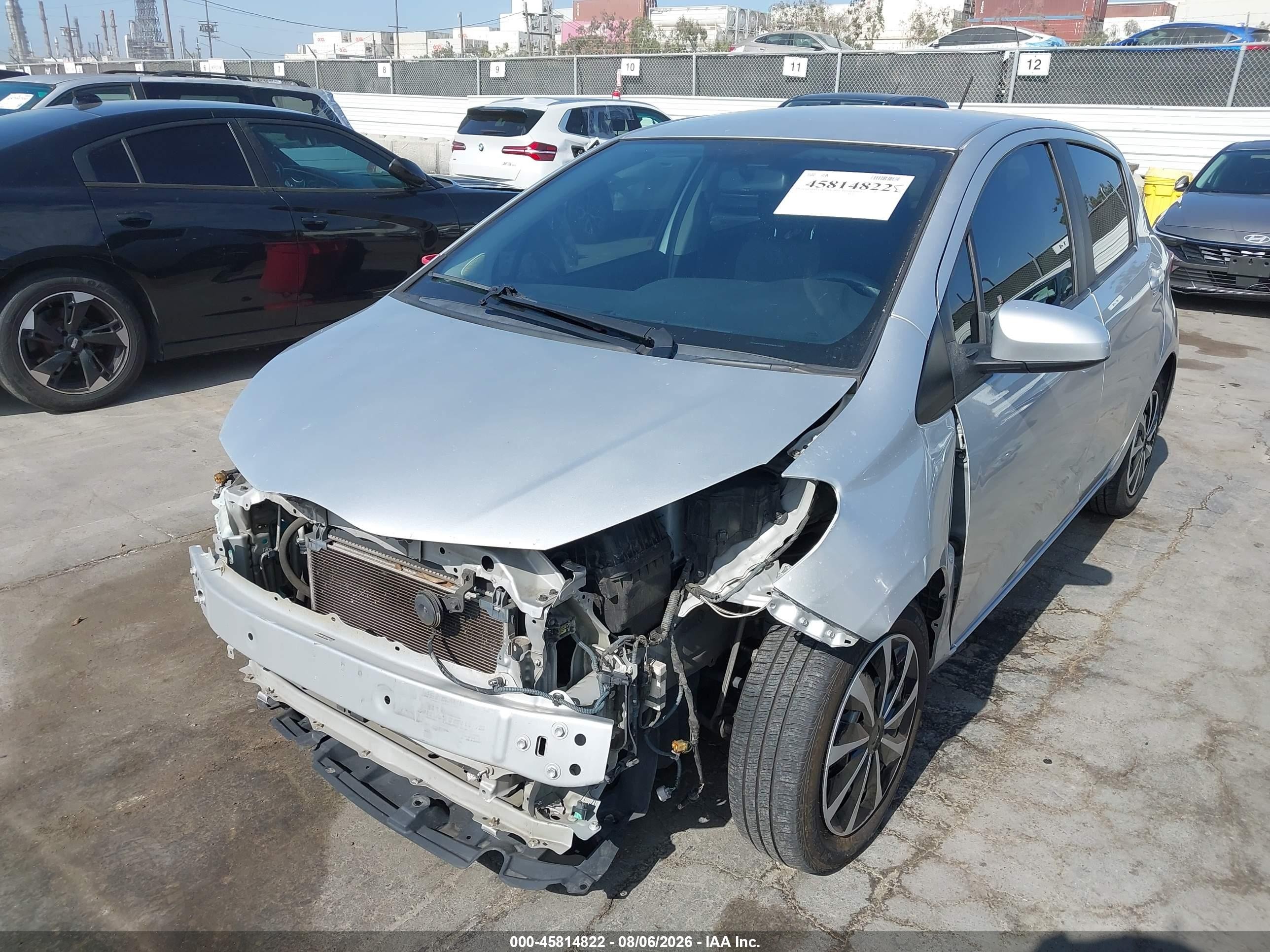 2015 Toyota Yaris L Silver vin: VNKKTUD32FA031725