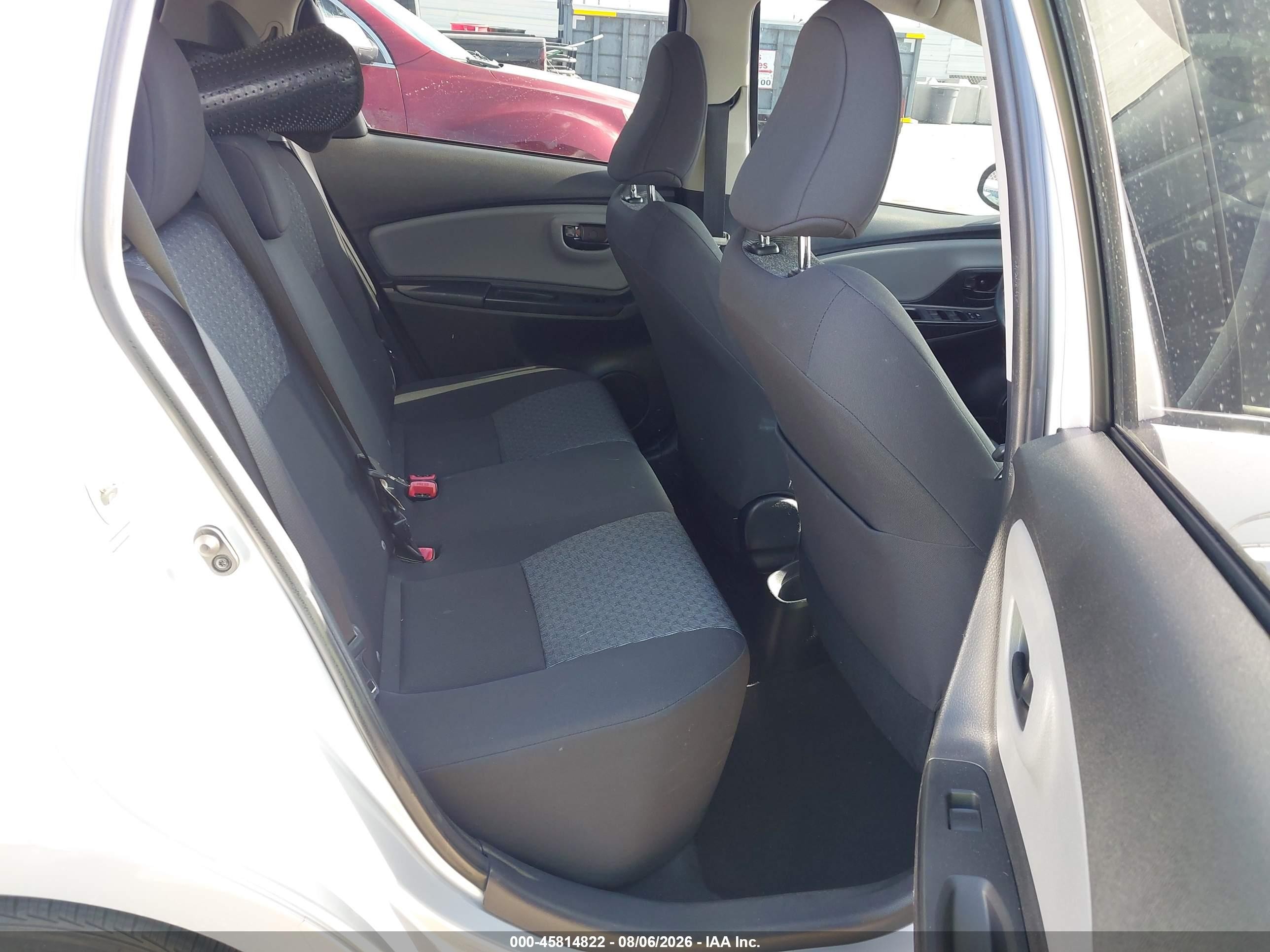 2015 Toyota Yaris L Silver vin: VNKKTUD32FA031725