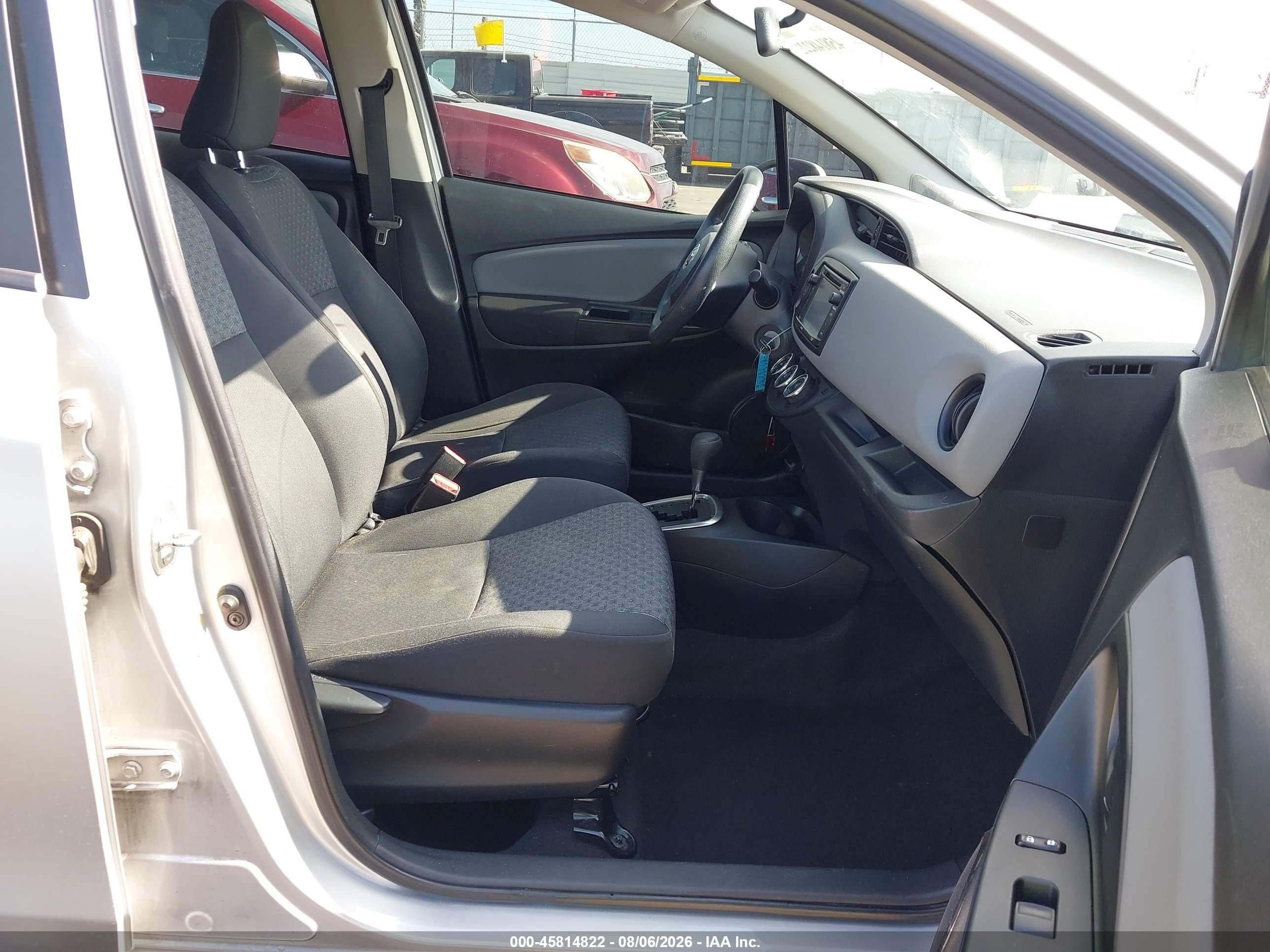 2015 Toyota Yaris L Silver vin: VNKKTUD32FA031725