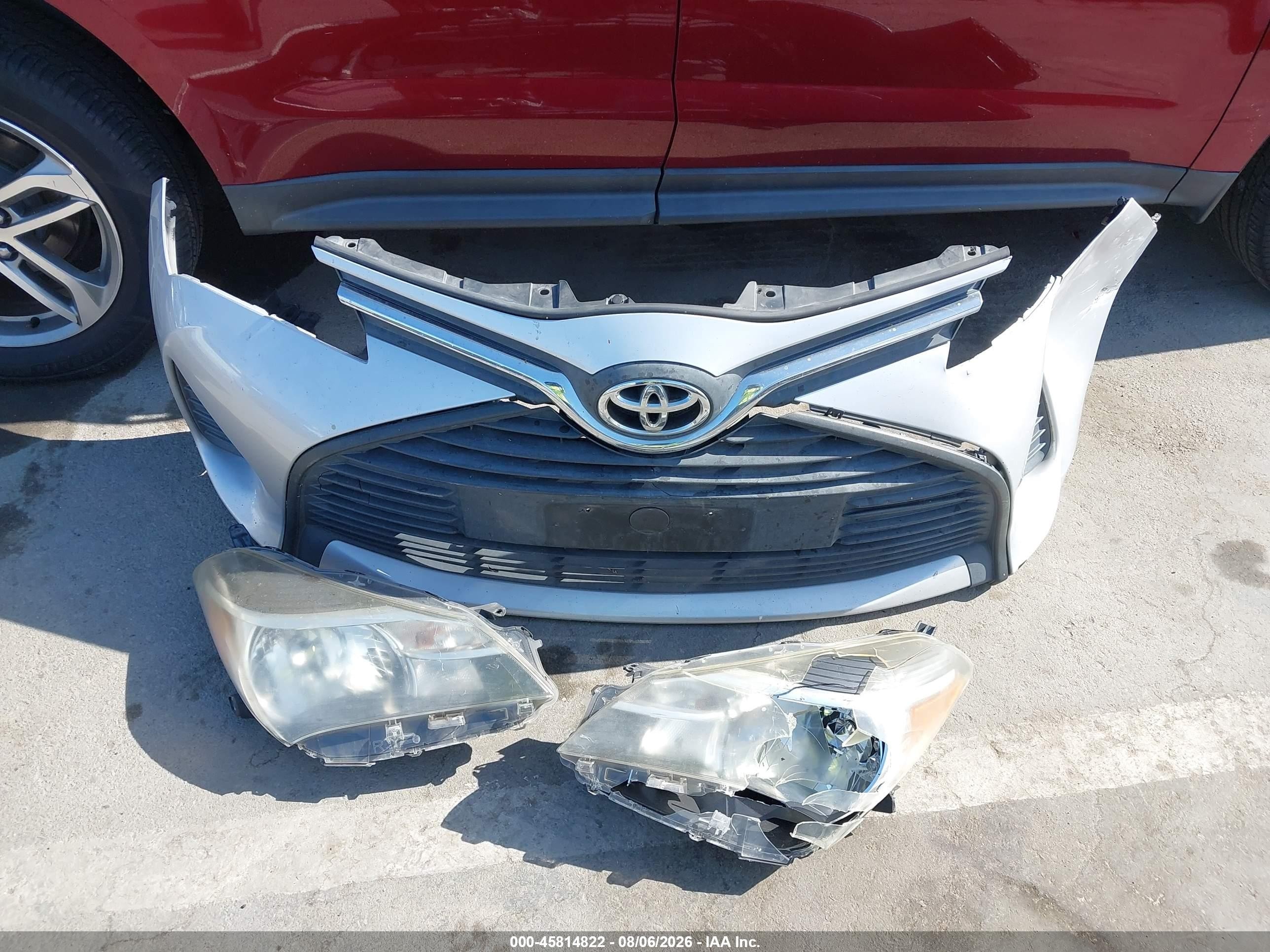2015 Toyota Yaris L Silver vin: VNKKTUD32FA031725