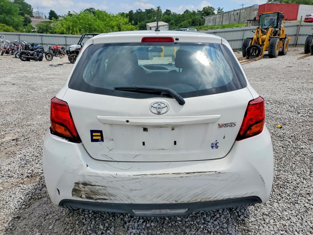 2015 Toyota Yaris 5-door L White vin: VNKKTUD32FA032521