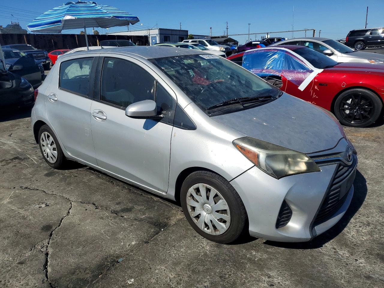 2015 Toyota Yaris 5-door L Silver vin: VNKKTUD32FA033717