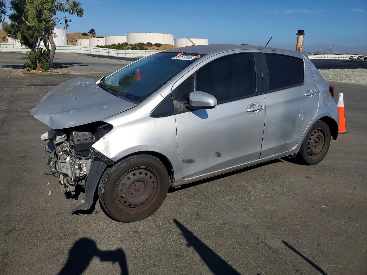 2015 Toyota Yaris 5-door L Silver vin: VNKKTUD32FA045396